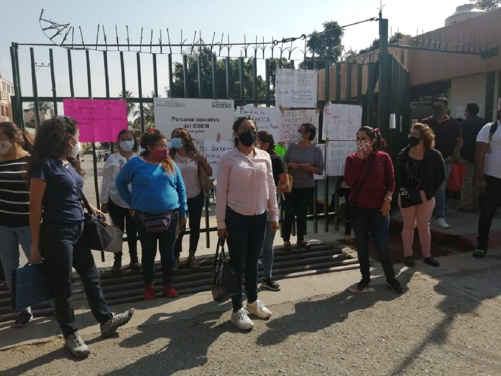 Docentes de nuevo ingreso reclaman pago de salarios