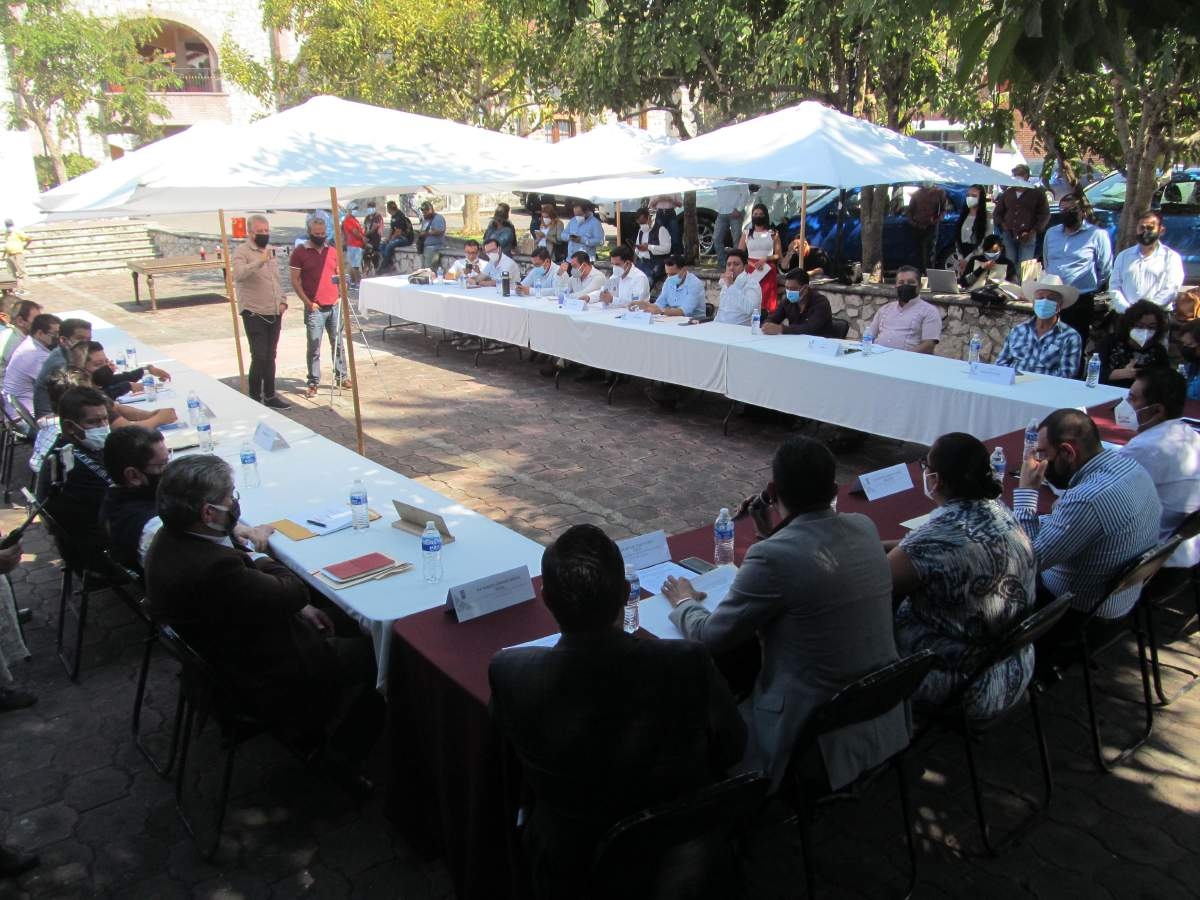 Ofrecen a municipios corregir sus leyes de ingresos