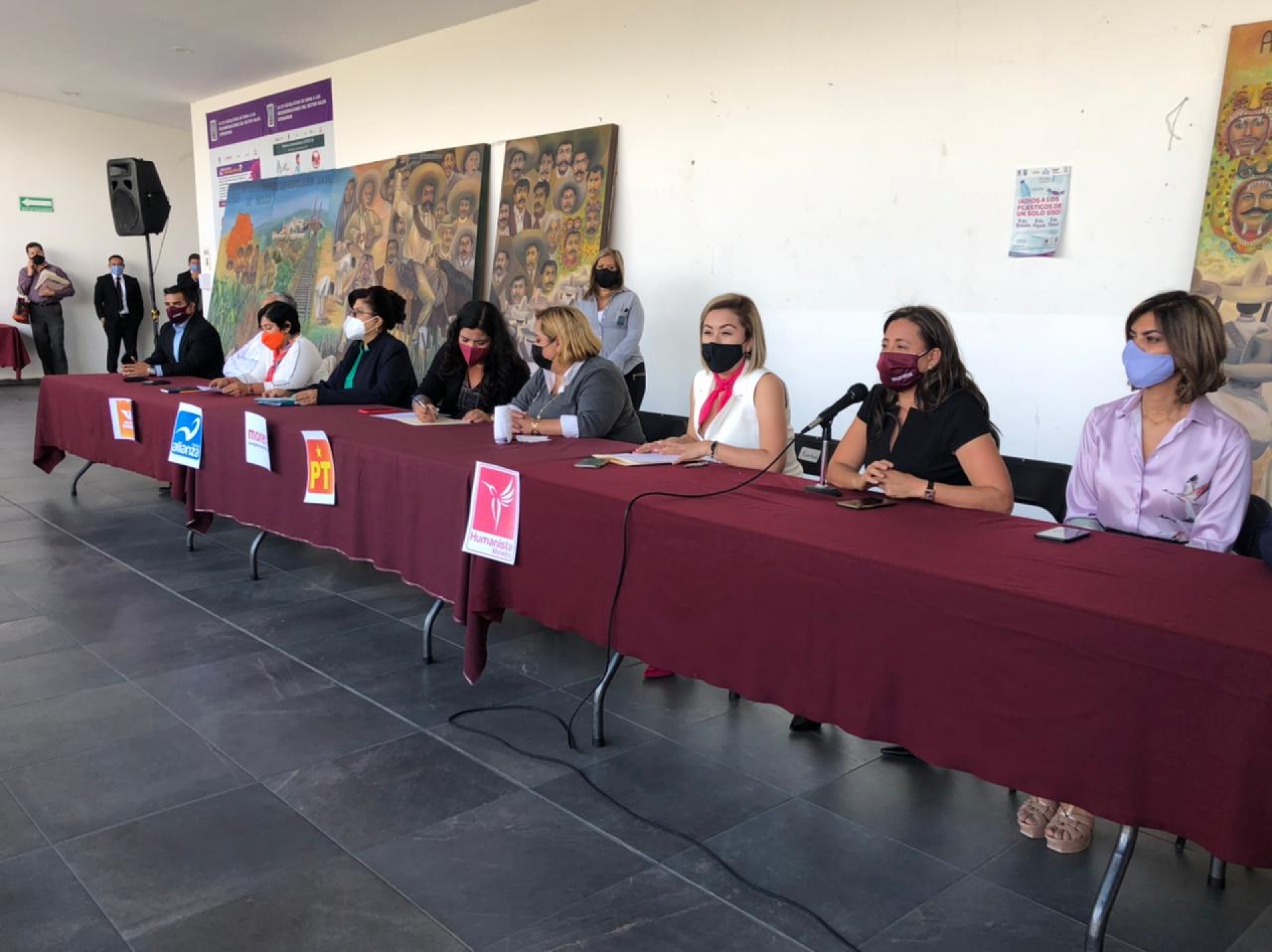 Zapotitla mantiene paralizado el Congreso
