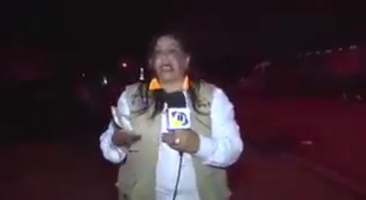 Disparan proyectil a reportera durante reporte