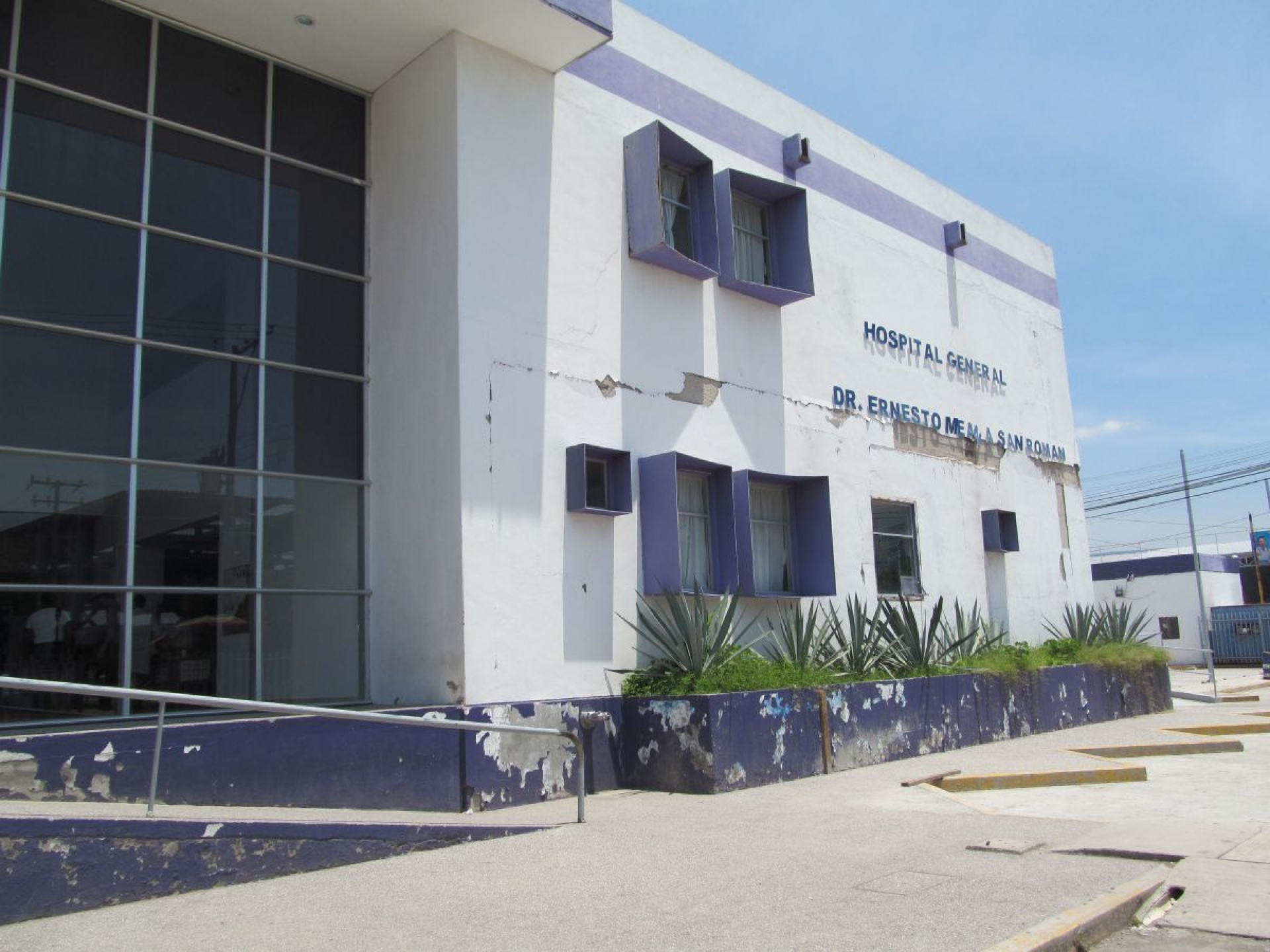 Seguirán paros en hospitales por falta de pago