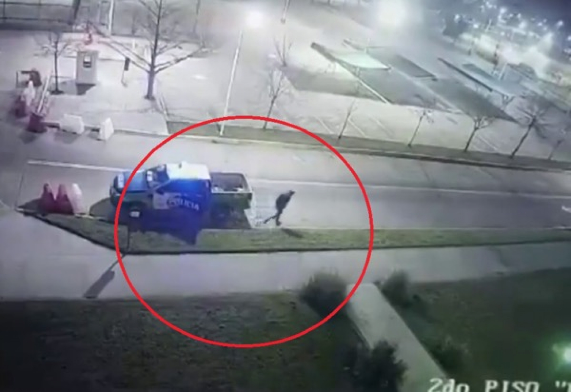 VIDEO: Policías se quedan dormidos y reo se les escapa