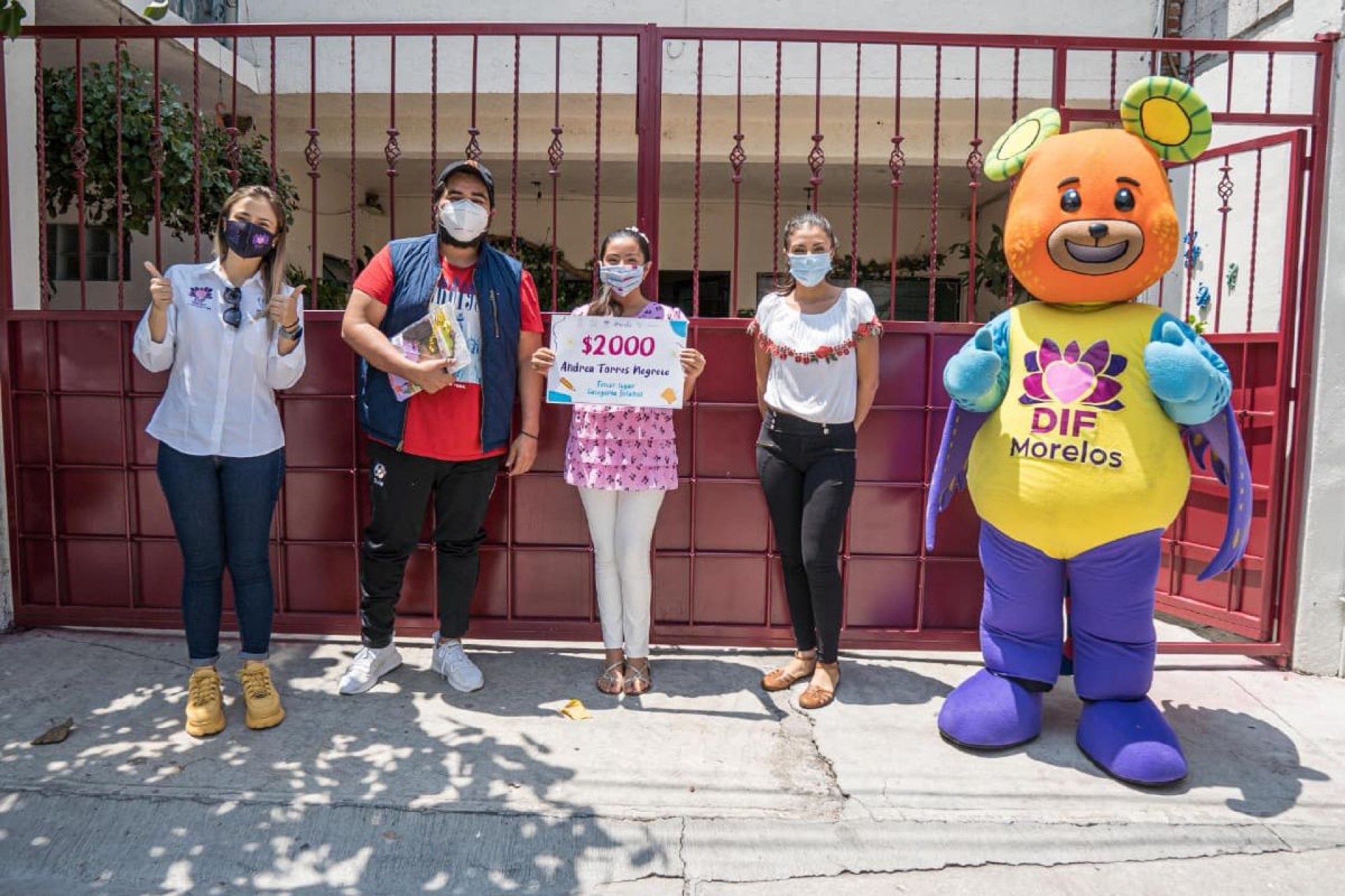 Entrega DIF Morelos premios a ganadores del Concurso de Poesía, Cuento y Pensamiento