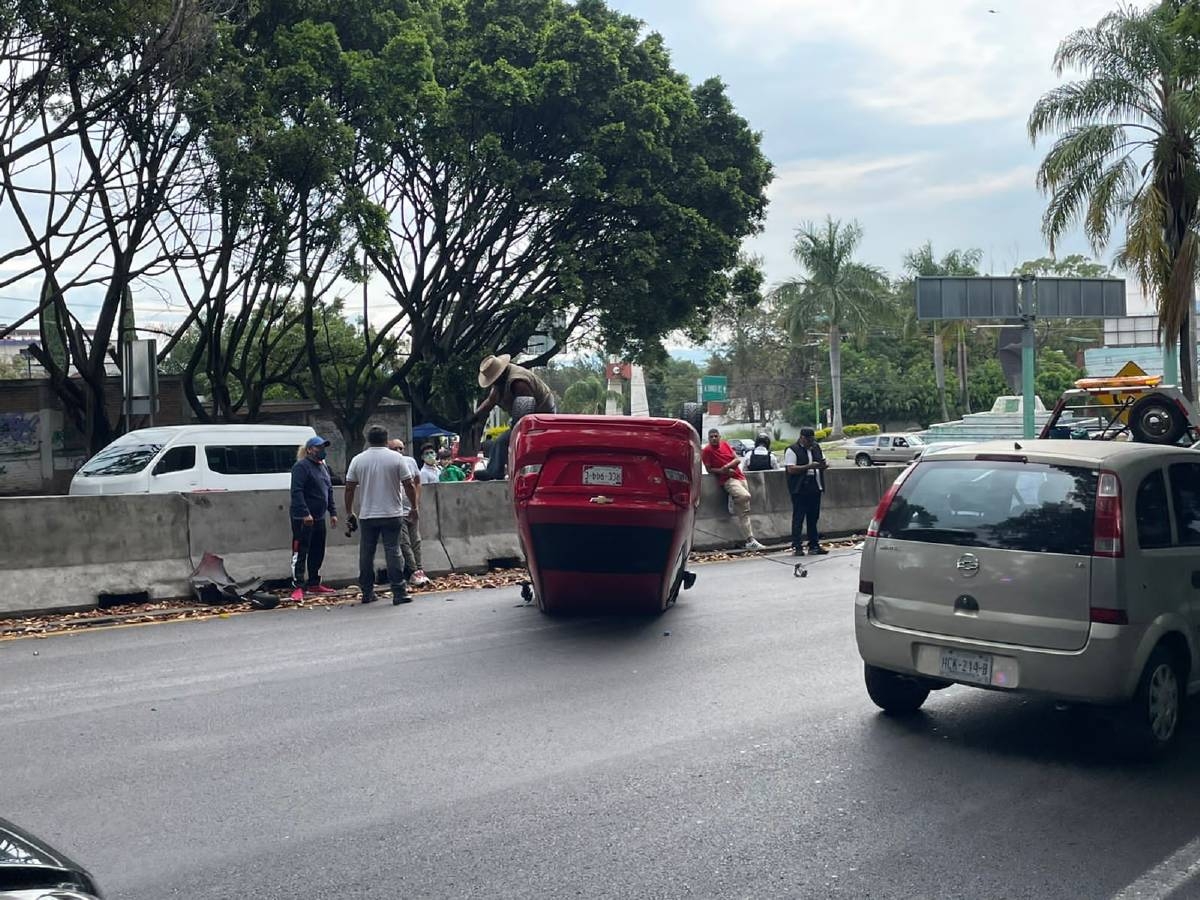 Volcó a unos metros de la “Paloma de la Paz”