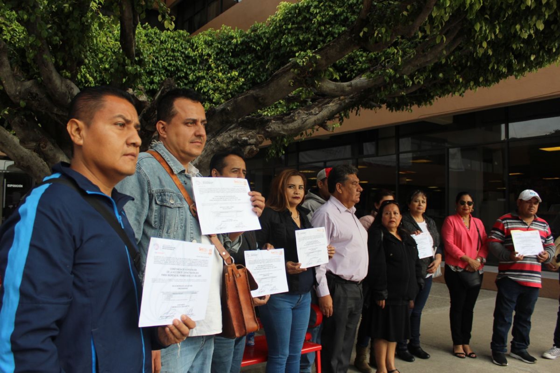 Administrativos demandan aumento
