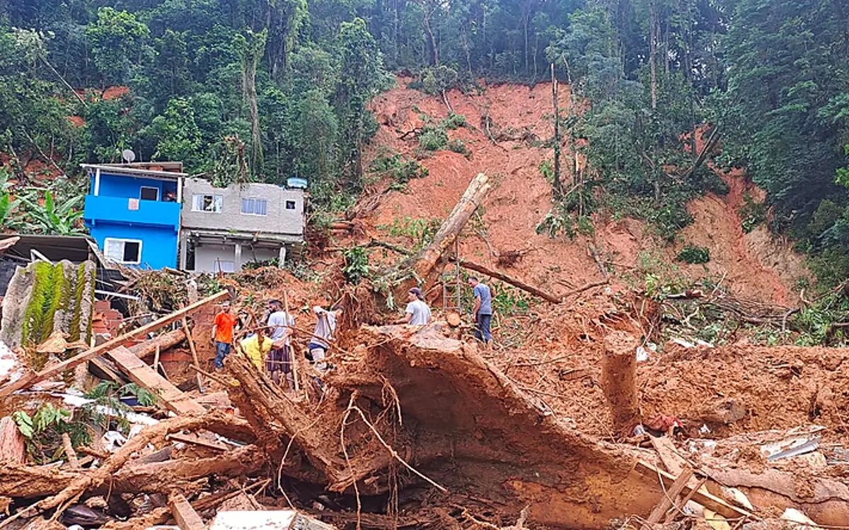 Suman 57 fallecidos en Brasil por lluvias