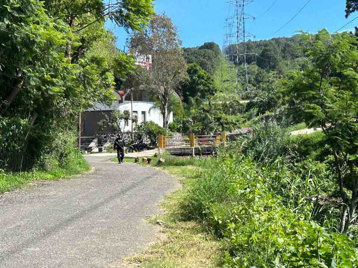 Se enfrentan policías y robacoches en Chamilpa