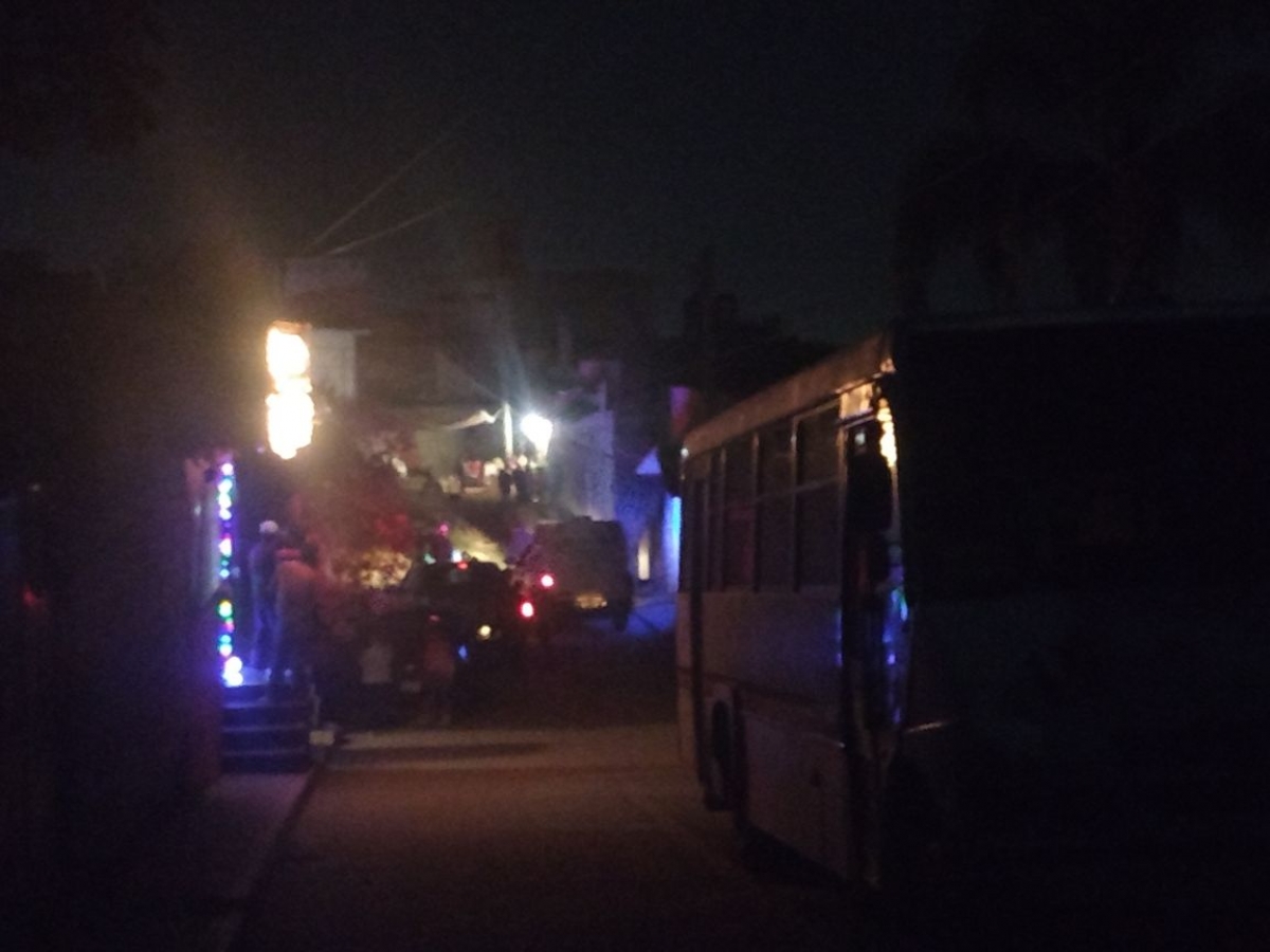 Mientras dormías: Motociclista fallece al caer en una barranca.