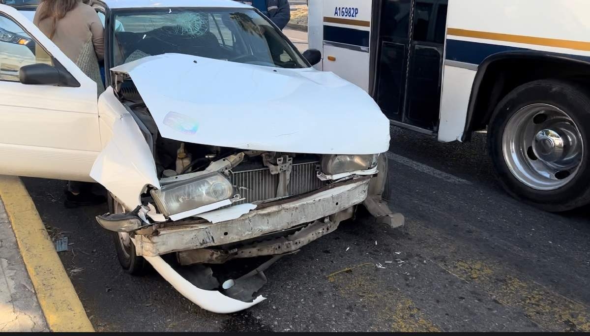 Una lesionada, saldo de choque entre dos autos