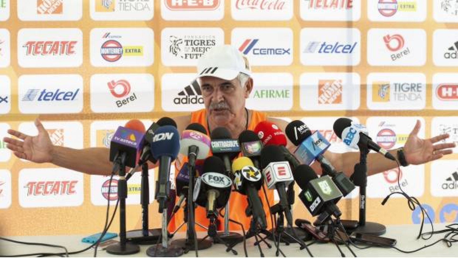 “En el futbol femenil, a las que fingen les dicen: ‘párate, no seas hombre’”, afirma ‘Tuca’ Ferretti