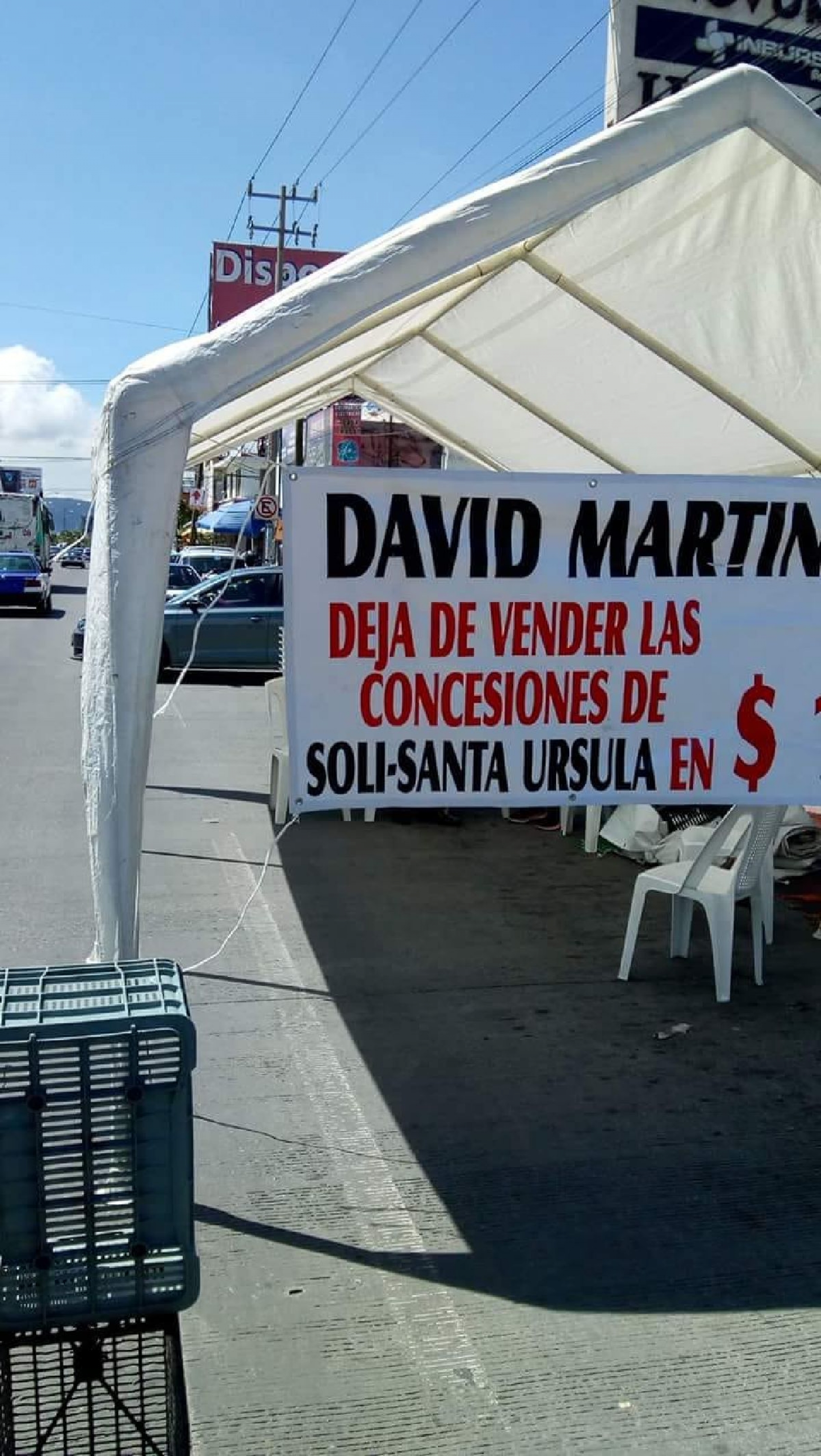 Dagoberto sigue su pelea contra la SMyT; instalan plantón afuera de la dependencia
