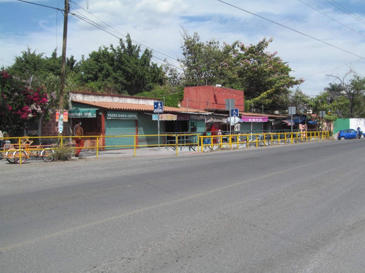 Cobrarían renta a negocios que están frente al IMSS de Zacatepec
