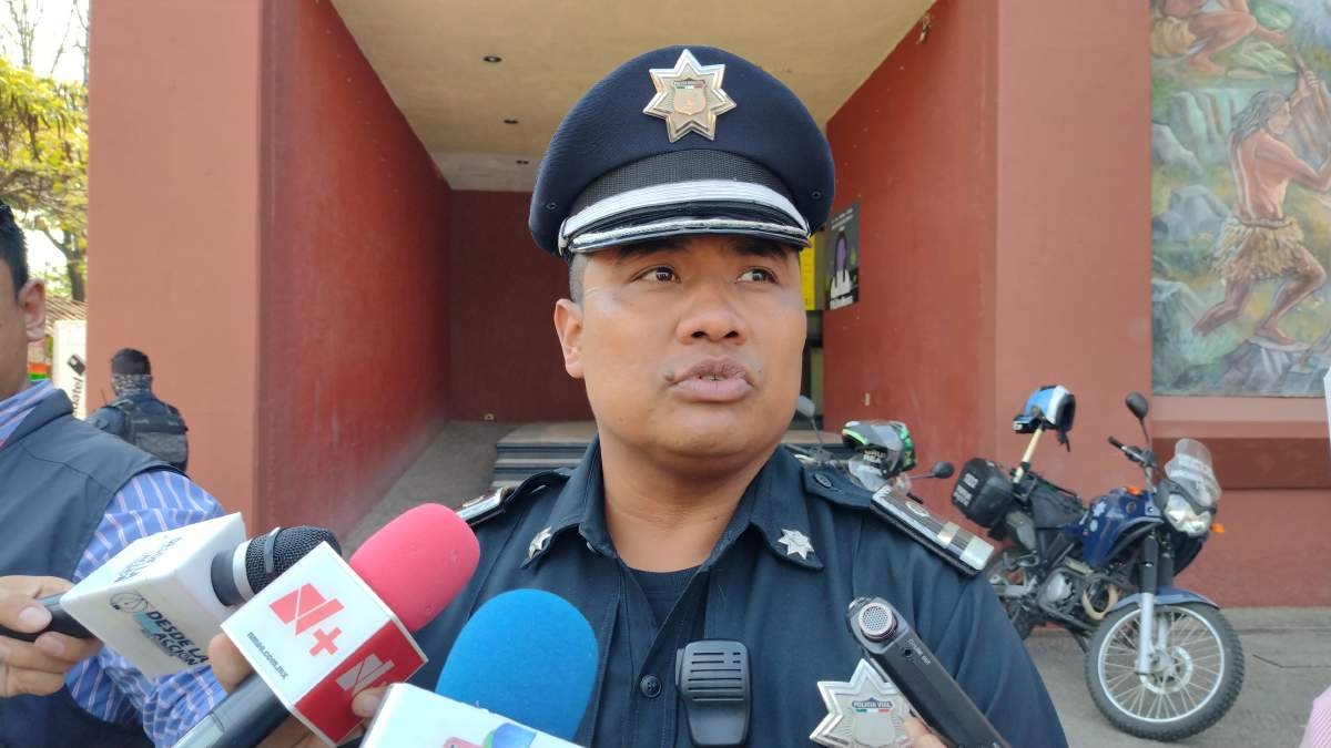 Prohibido, apartar estacionamiento con botes u otros objetos