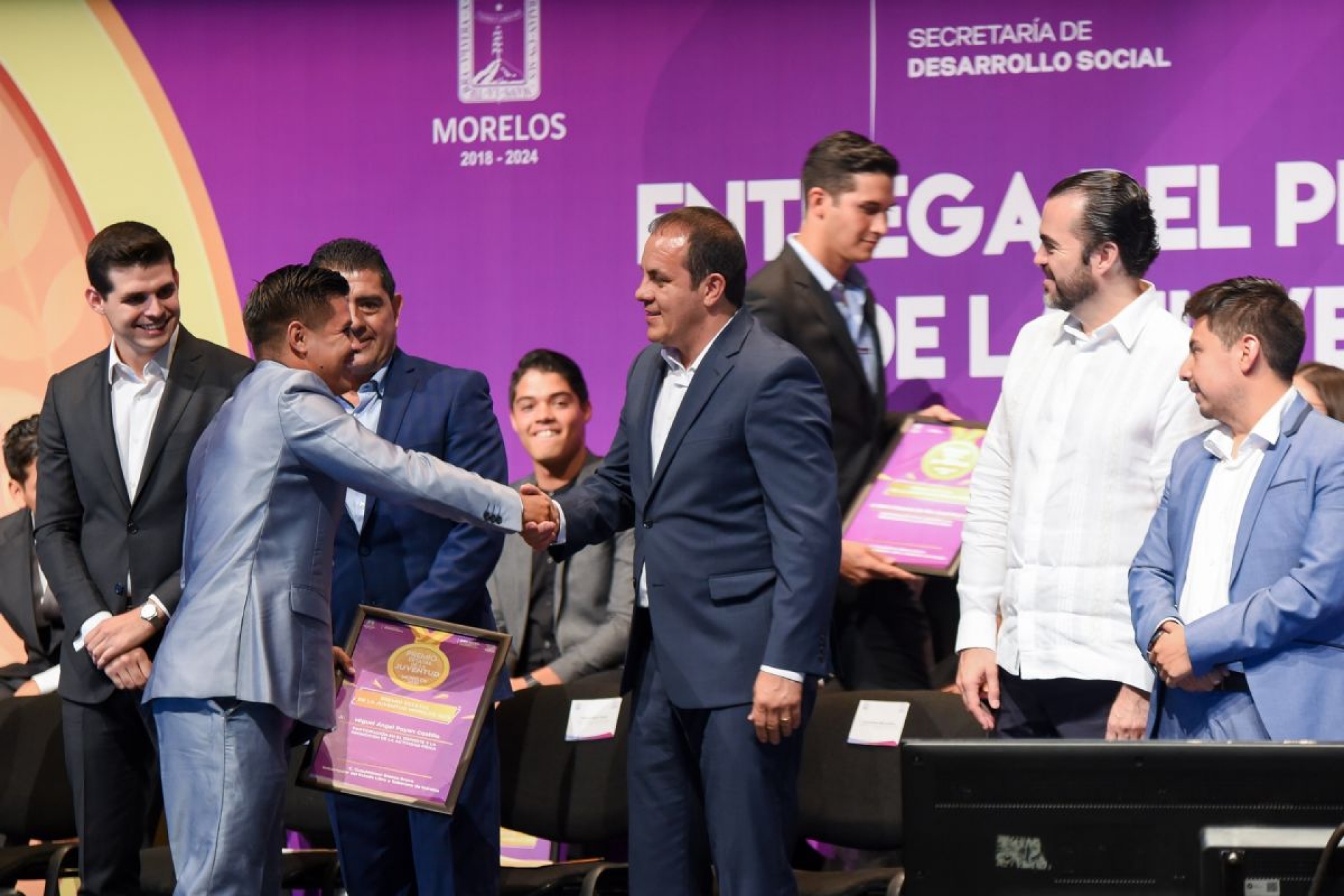 Vamos a sacar adelante a los jóvenes: Cuauhtémoc Blanco