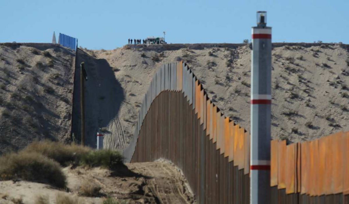 Trump asigna 2 mil 600 millones de dólares para la construcción del muro