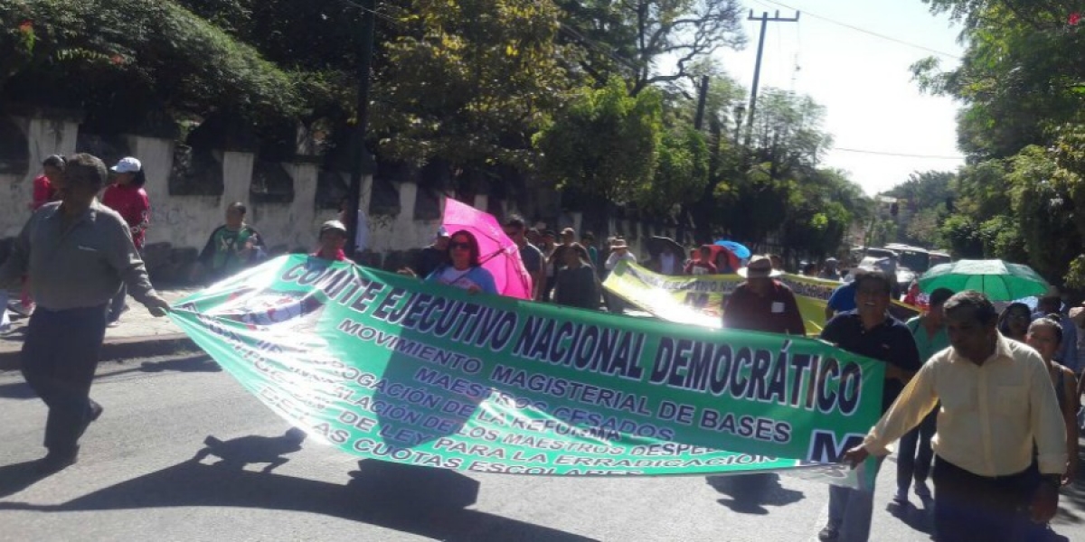 Se manifiestan maestros del MMB; protestan por implementación de reforma educativa