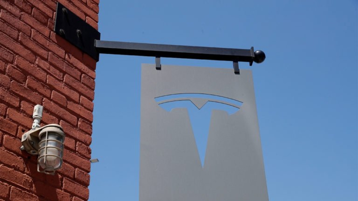 Tesla reanuda producción en su planta en Shanghái