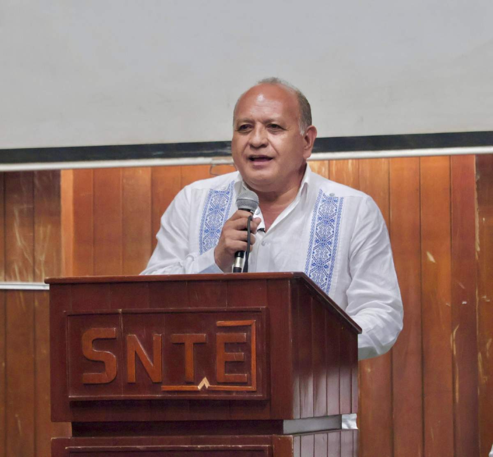 En revisión, reclamo de plaza de maestra de Amilcingo: SNTE