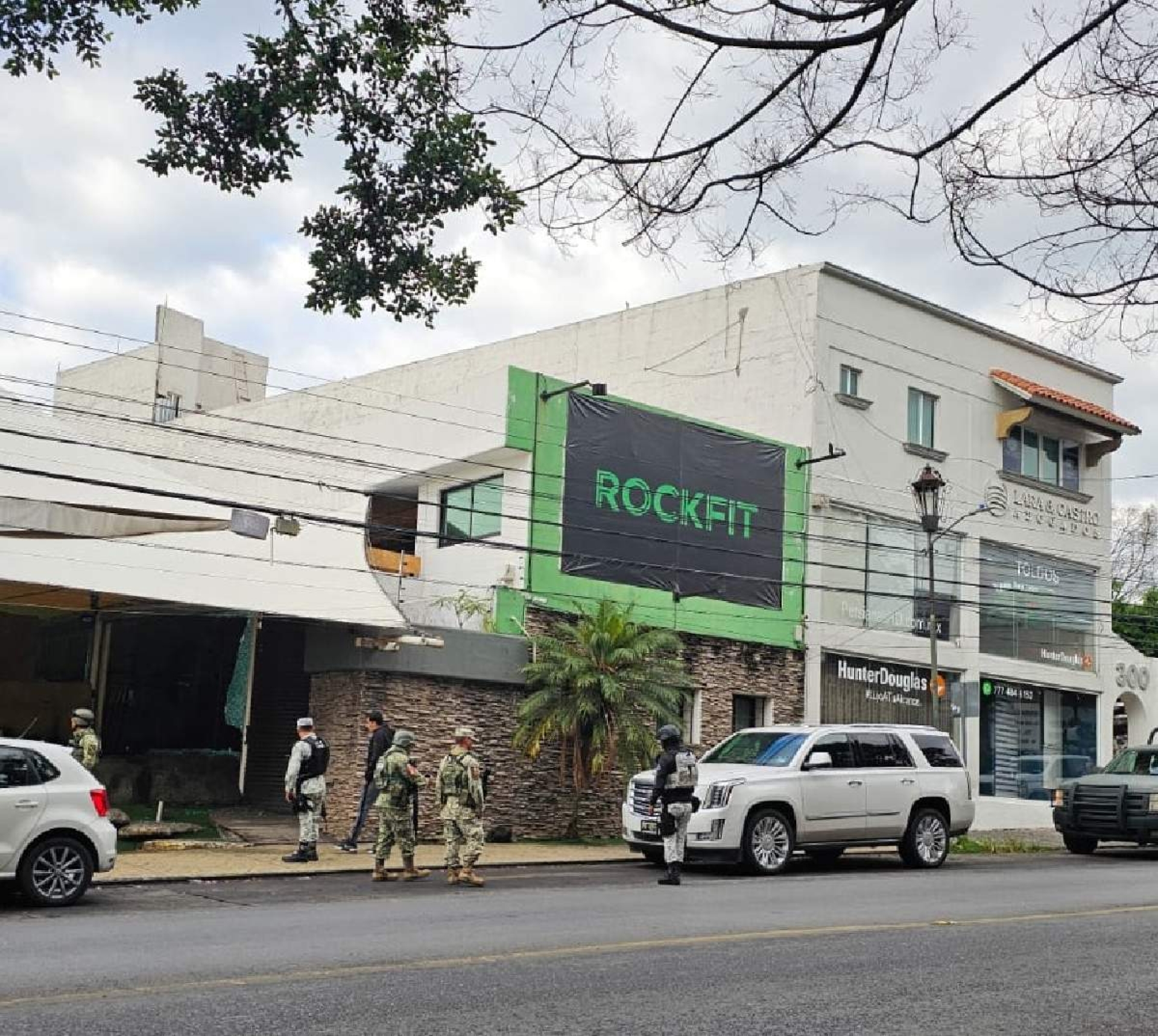 Disparan contra la fachada de un gimnasio