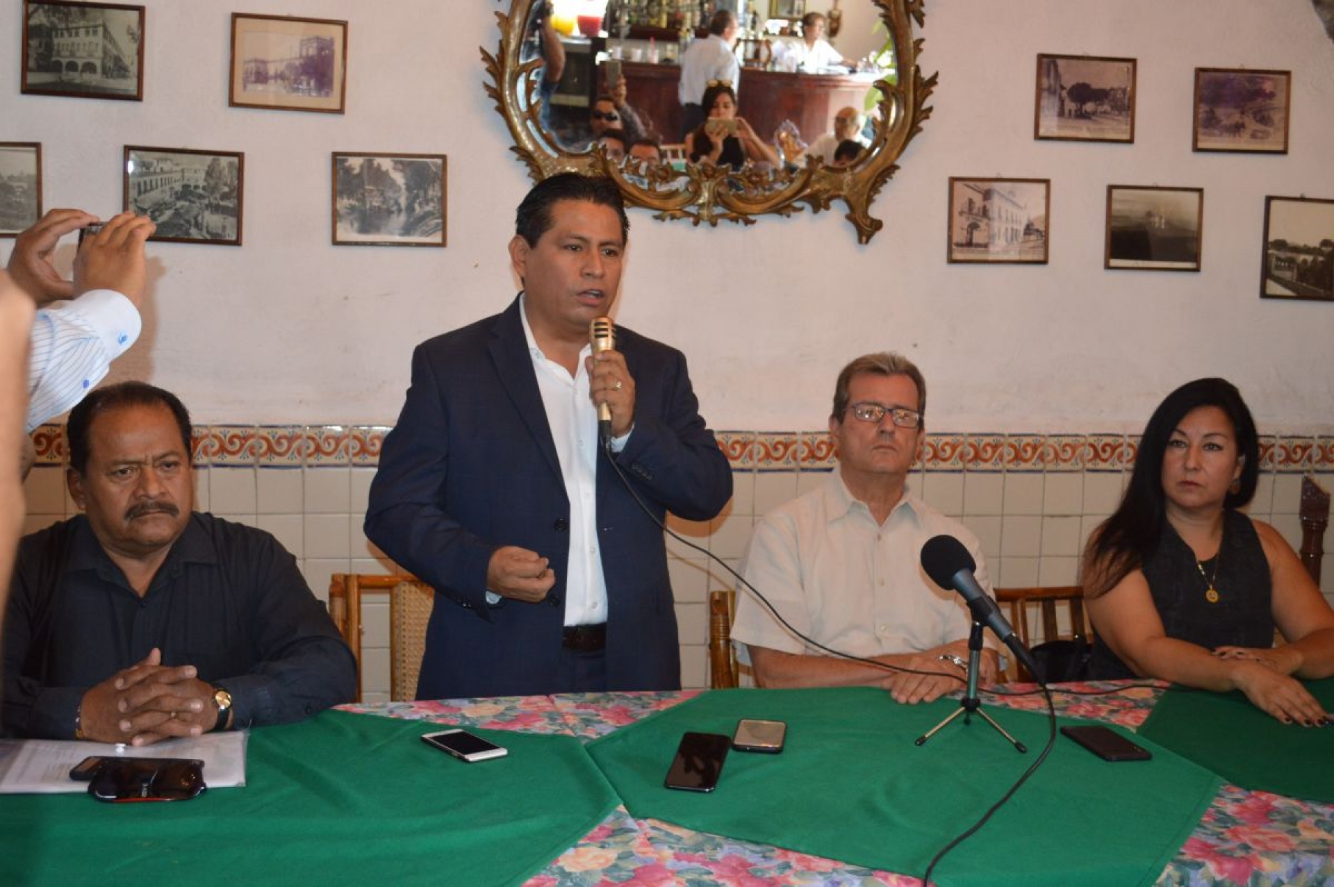 Aspirantes a candidatura exigen definición a Morena