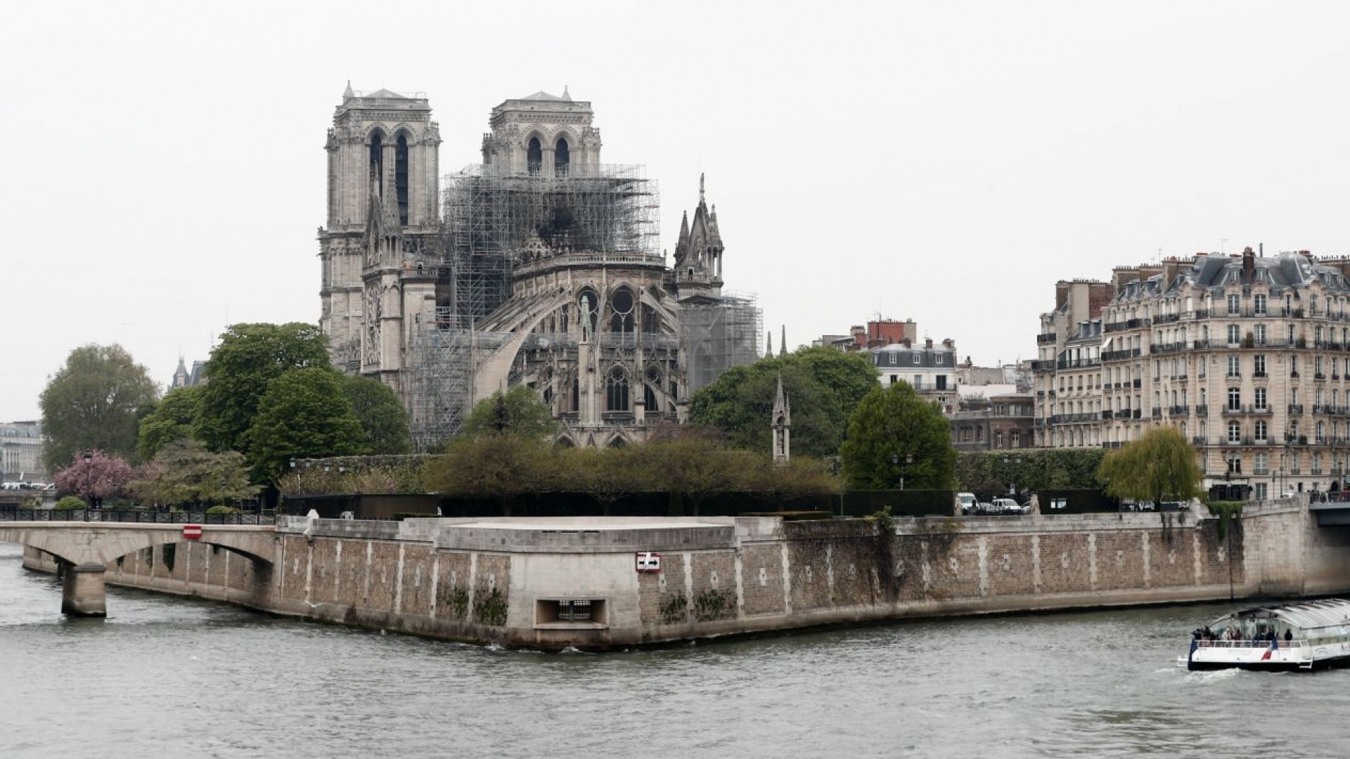 Fiscalía de París analiza hipótesis de que incendio en Catedral de Notre Dame fue un accidente