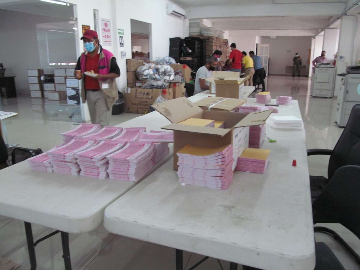 Llegan 300 mil papeletas a la Junta Distrital 04 del INE