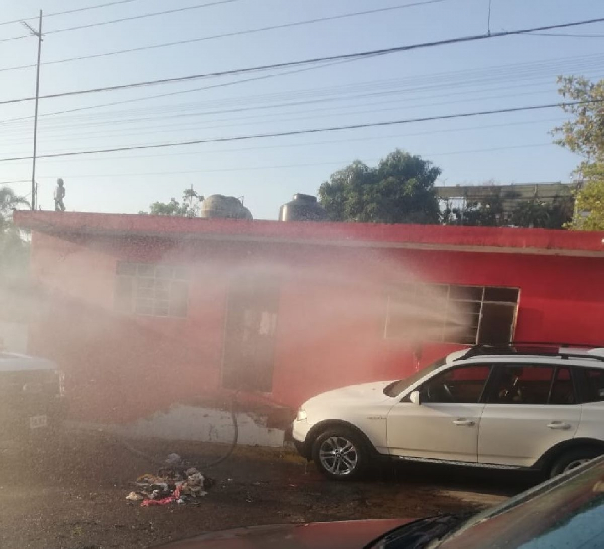 Se registra incendio en una casa de la Satélite