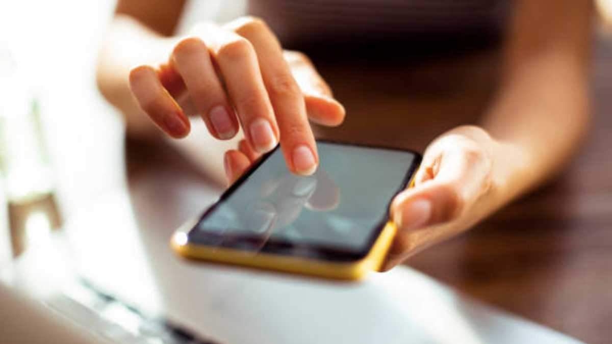 Exposición prolongada al celular daña a niños