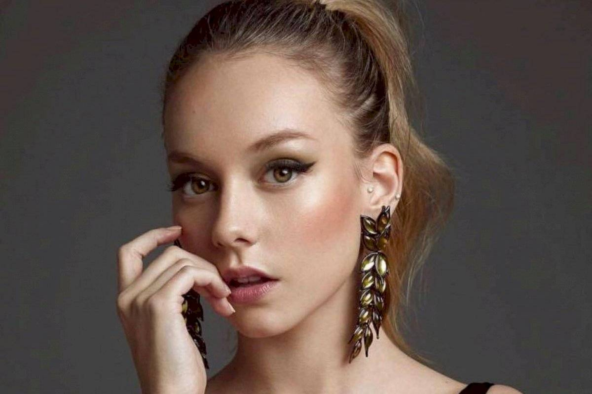 ¡Ya tiene novio! Afirman este actor mexicano le robó el corazón a Ester Expósito