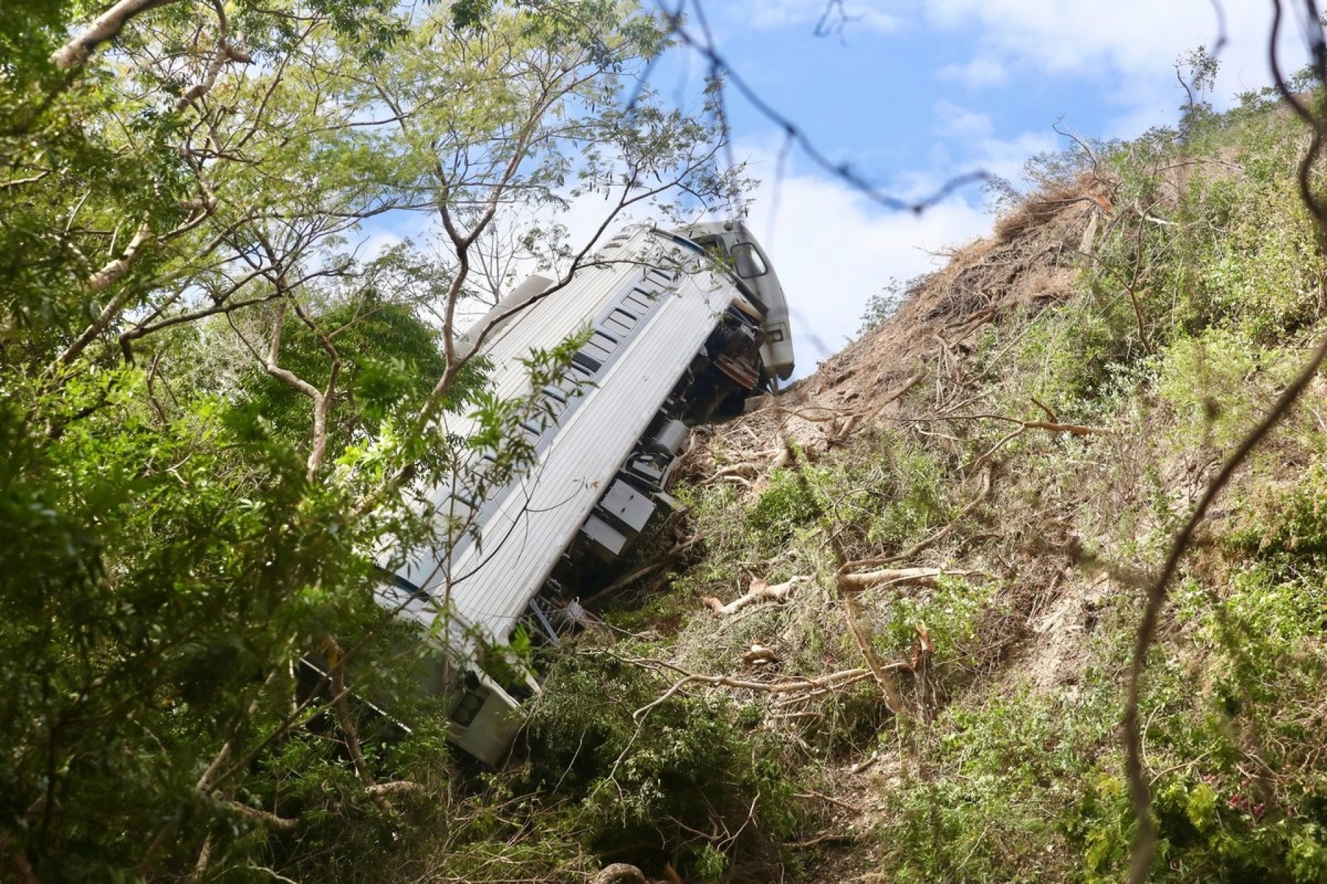 Detienen a maquinista del tren Interoceánico tras descarrilamiento en Oaxaca