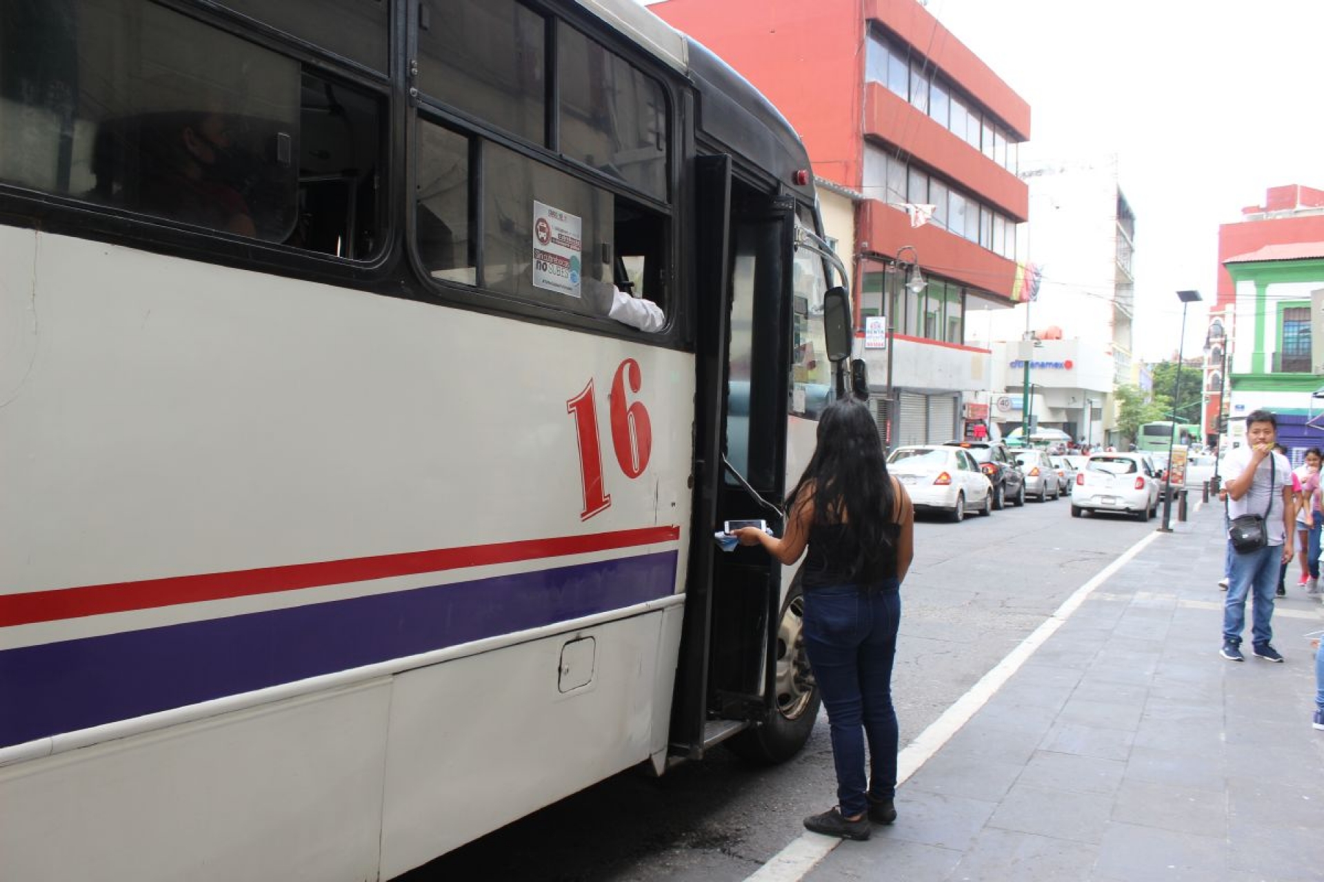 Prohibidos, anuncios sexistas y ofensivos en rutas y vía pública