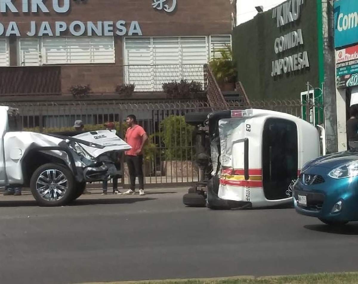Choque entre “ruta” y dos camionetas deja dos lesionados