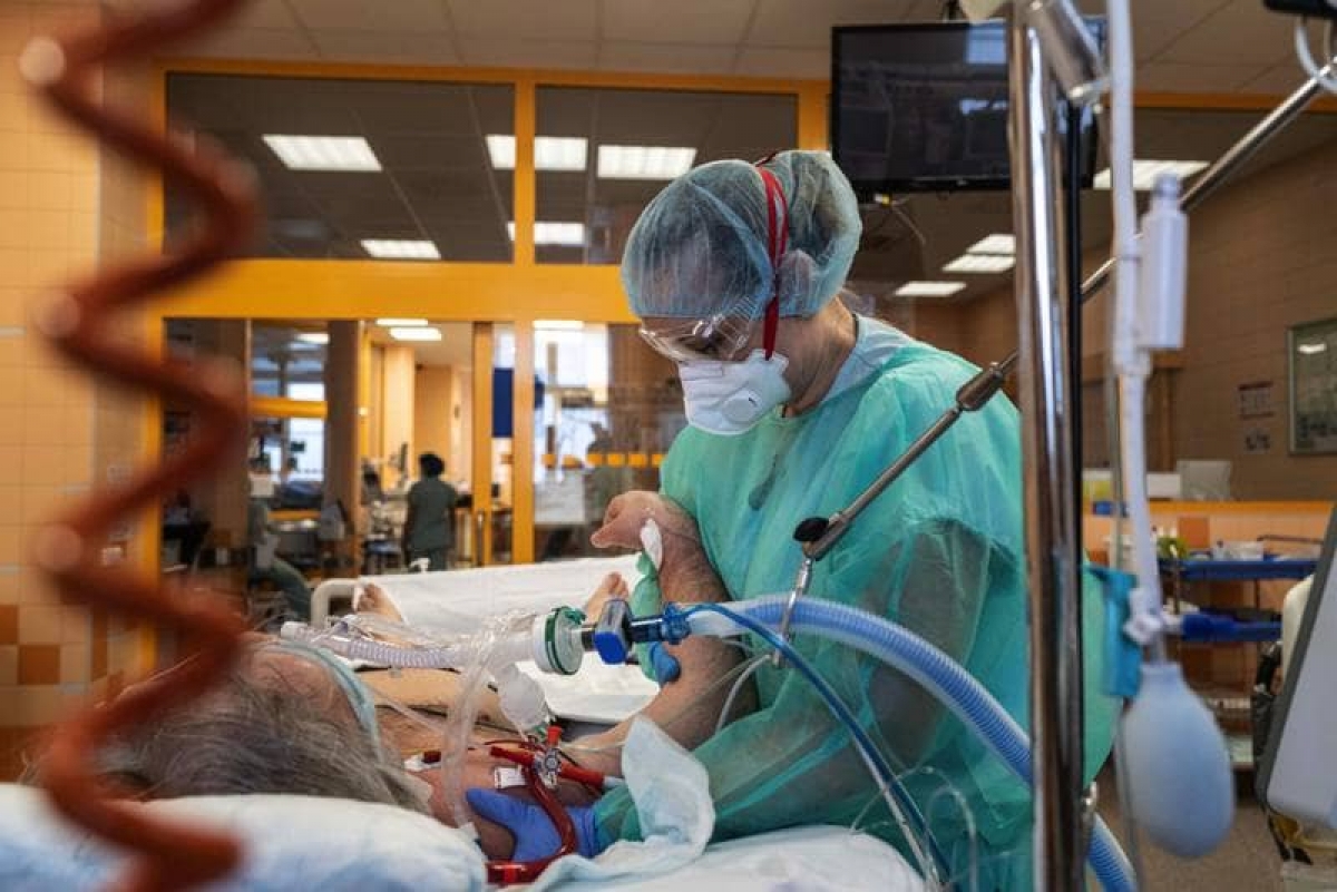 Oxford pagará 138 mil pesos a voluntarios para ensayo donde los reinfectará con COVID-19
