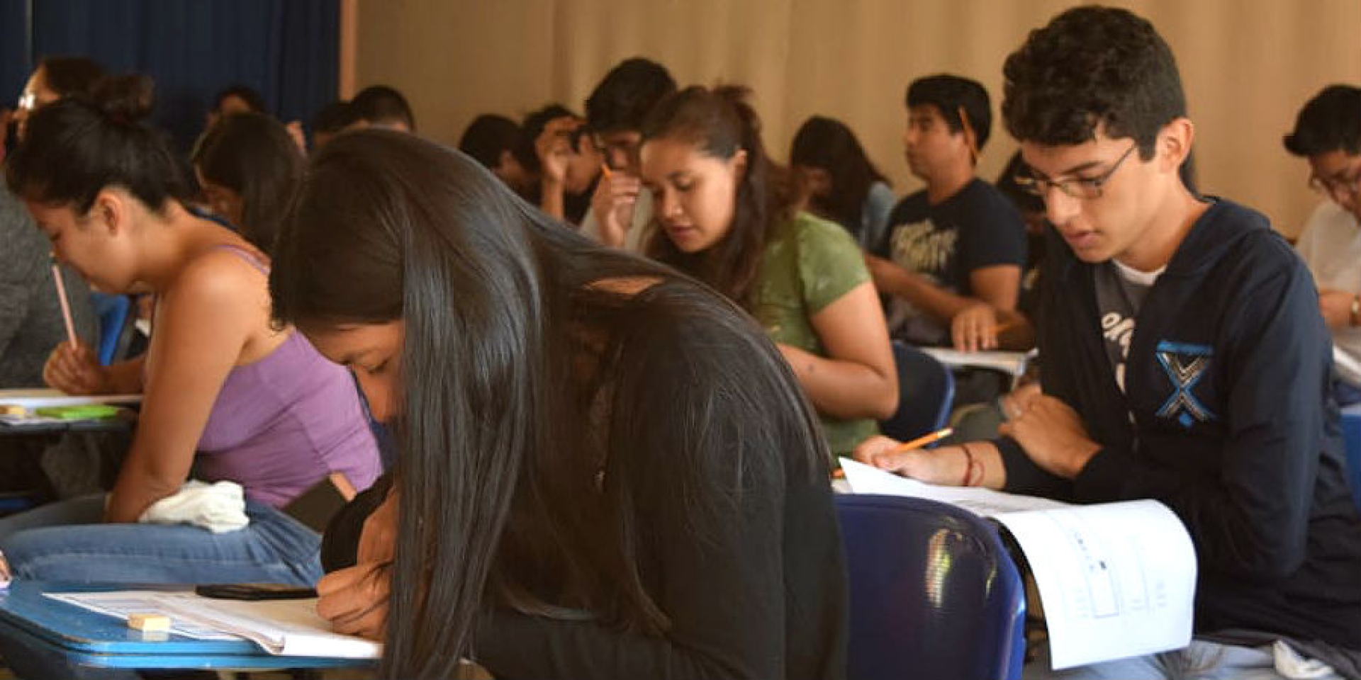 Realizan última aplicación de exámenes a aspirantes al nivel superior en la UAEM