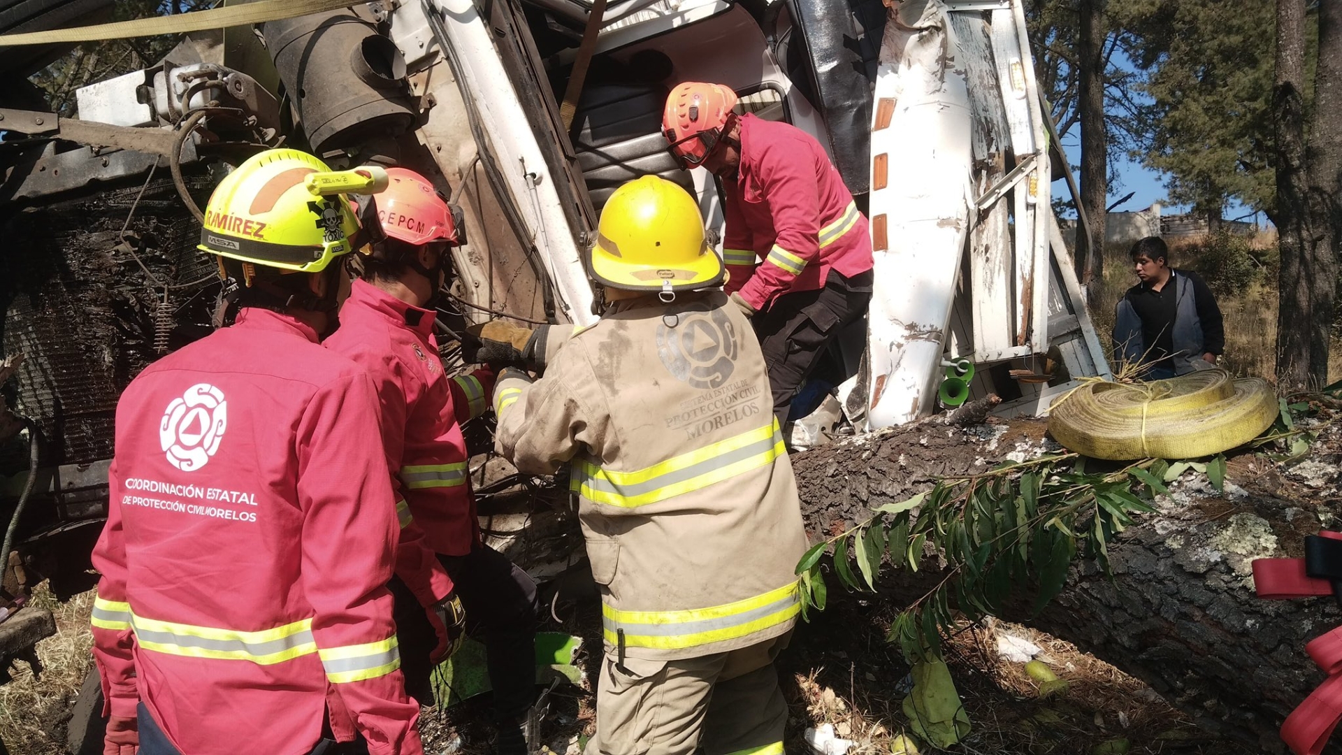 Atiende CEPCM accidente vehicular sobre carretera federal Cuernavaca–México