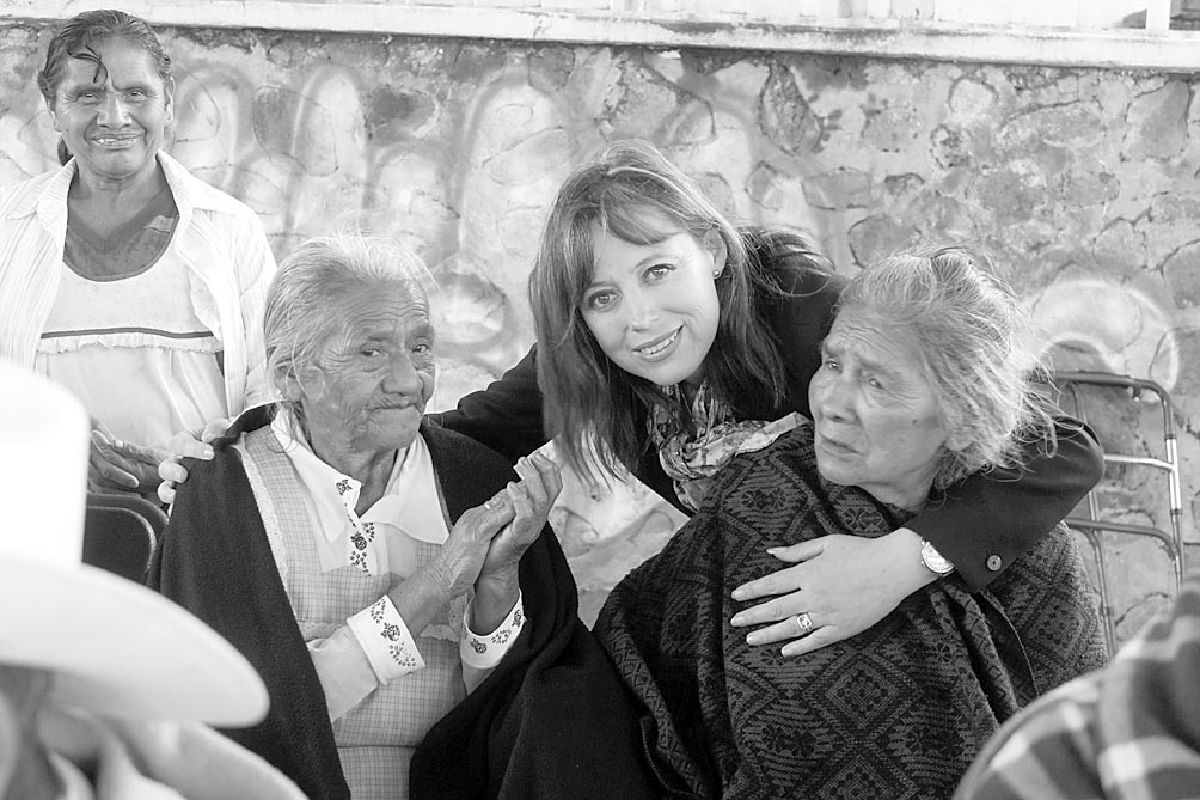 Continúan los festejos para los ancianos de Tetela del Volcán