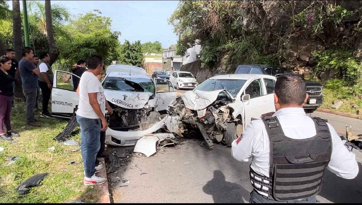 Choque entre dos vehículos deja seis heridos
