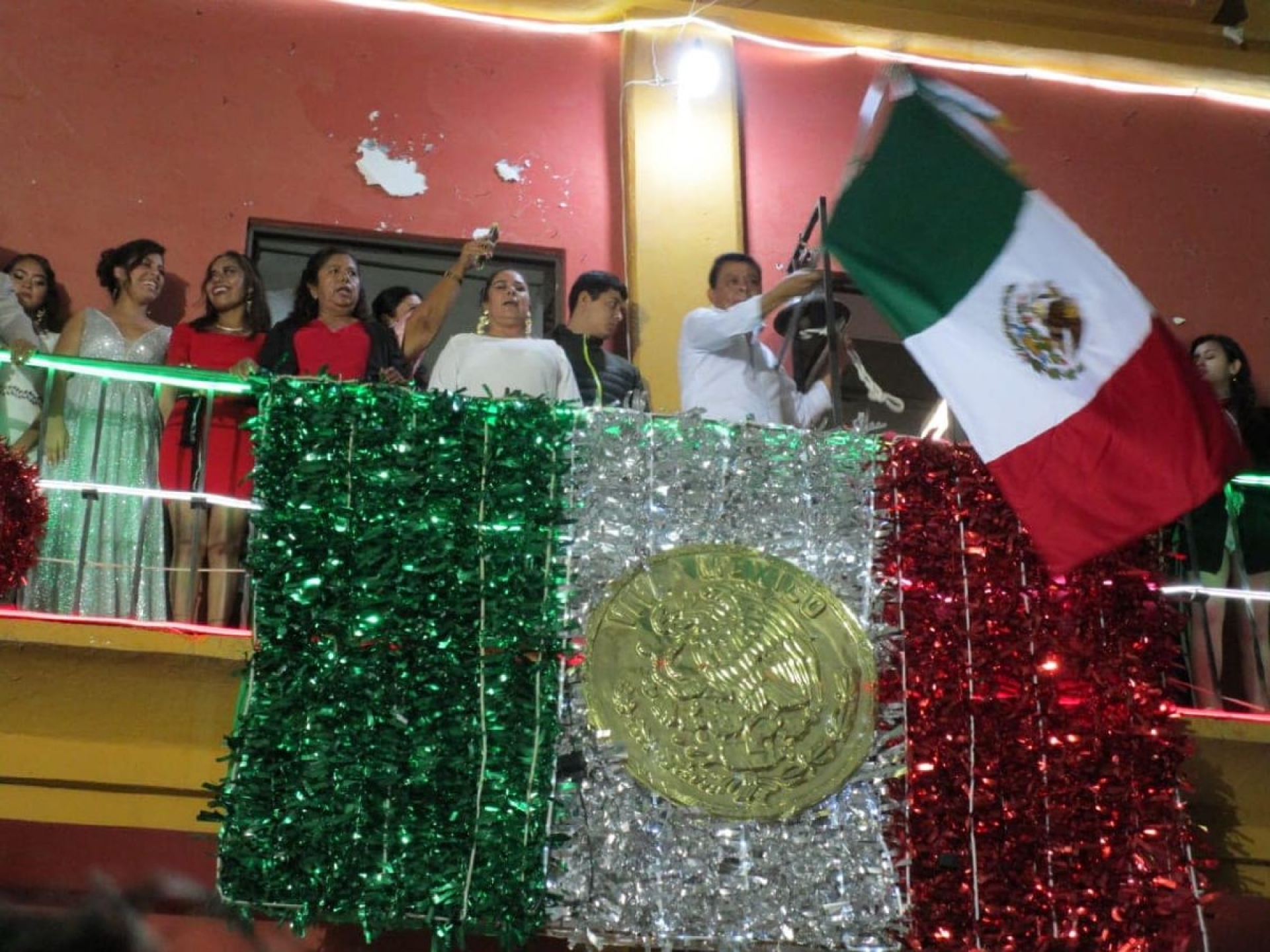 Celebra alcalde de Jonacatepec “noche mexicana” en grande