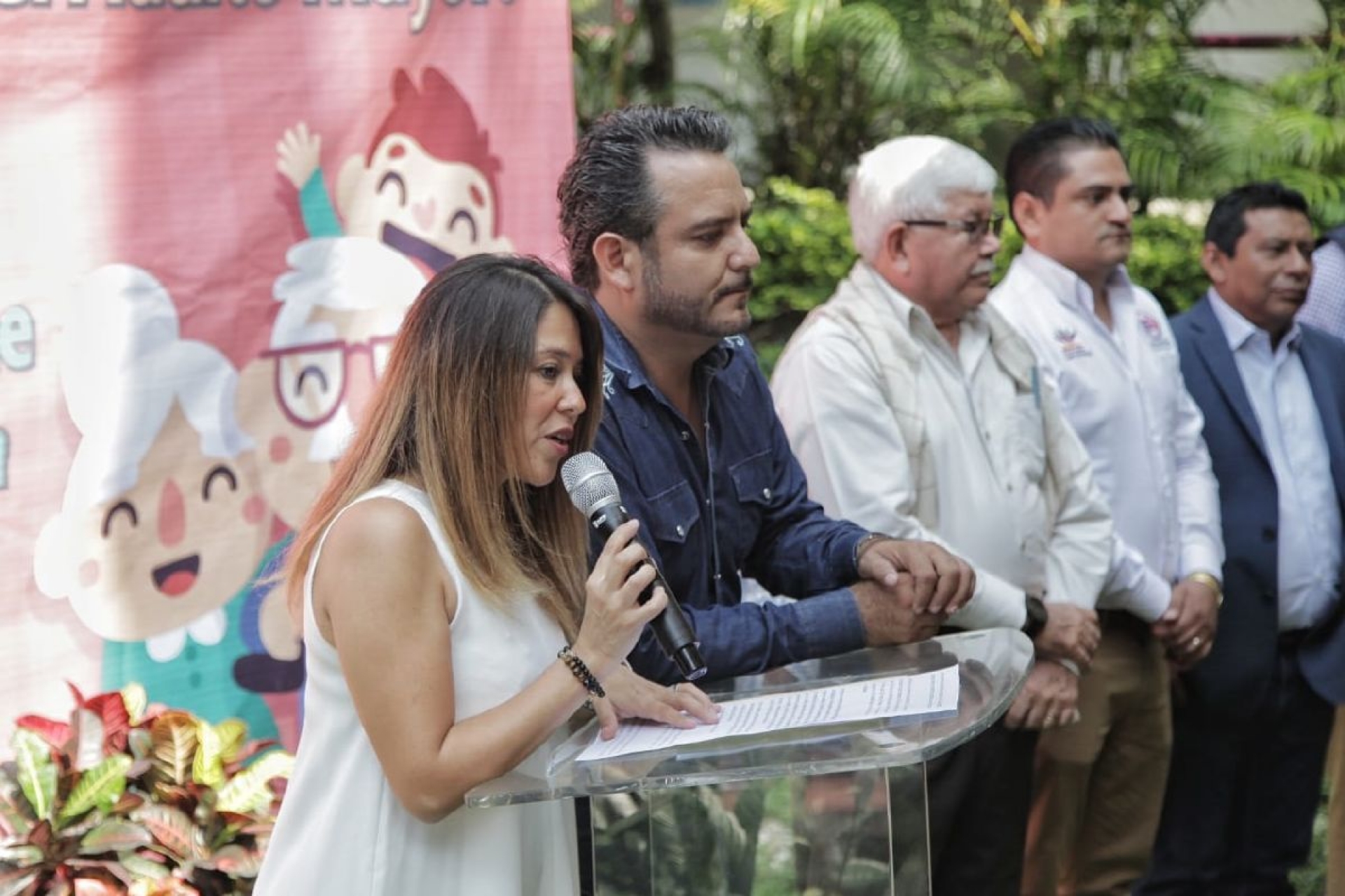 Festeja comuna "Día del adulto mayor"