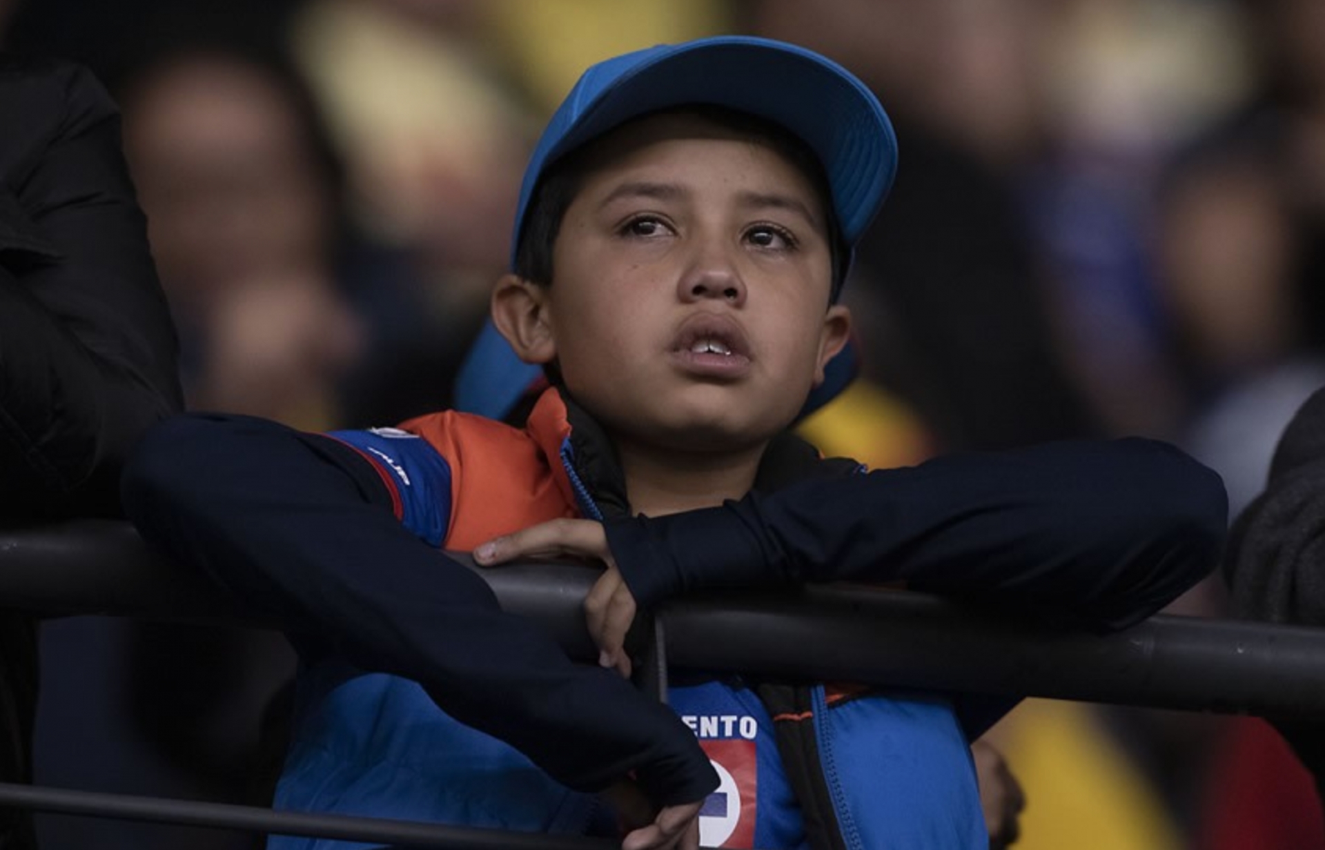 VIDEO: Cruz Azul hace un llamado a los que no se han bajado de La Máquina: "volveremos a ser dignos de ti"