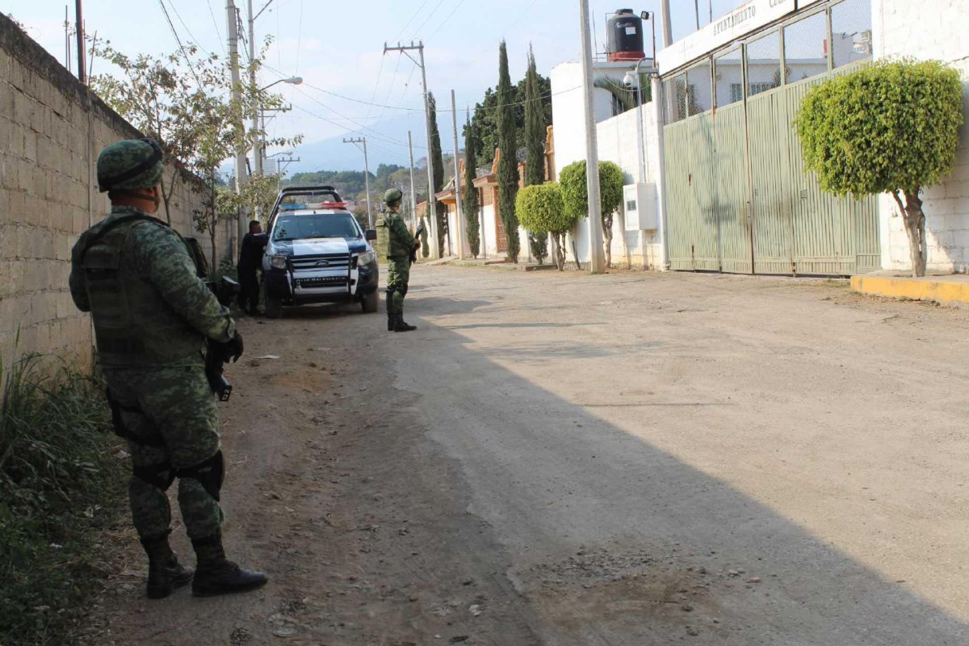 Disparan contra predio donde guardan camiones recolectores de basura