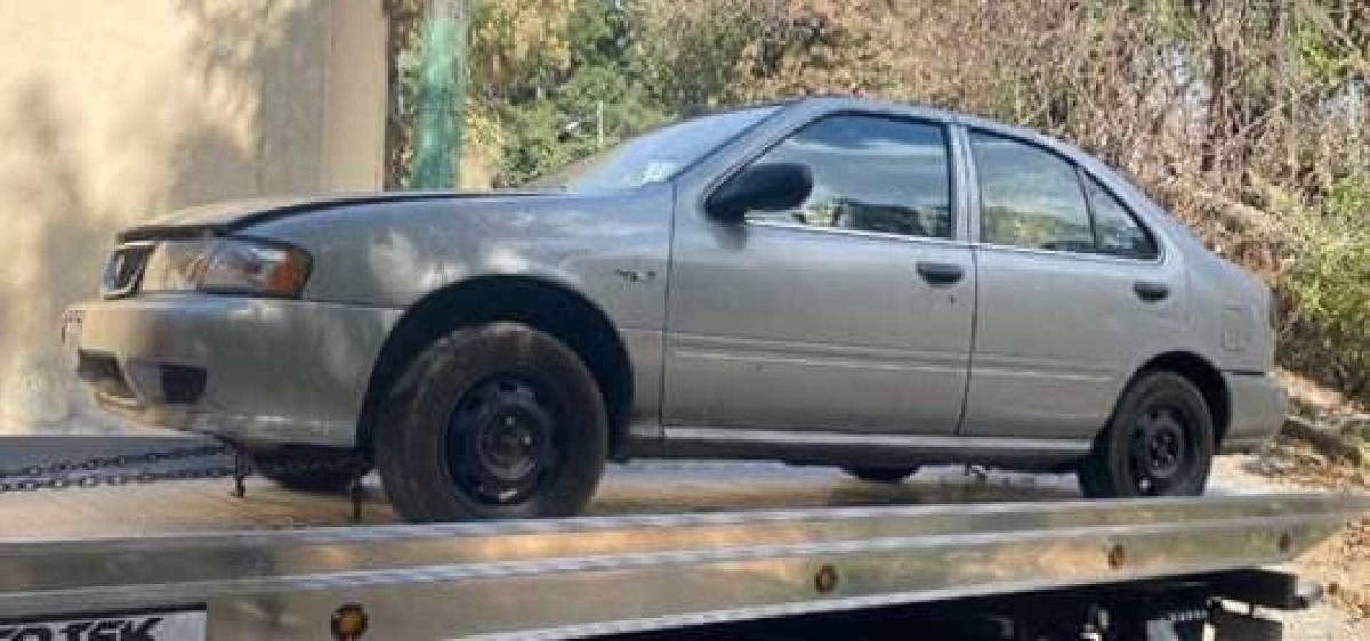 Abandonan dos vehículos en Cuernavaca