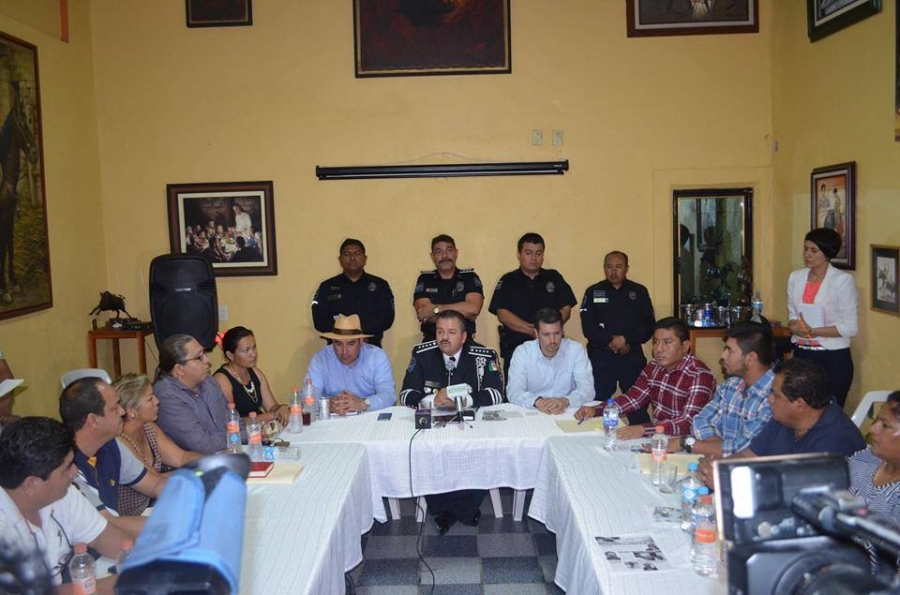 Se reúnen autoridades municipales de  Yautepec con el comisionado de seguridad Alberto Capella Ibarra