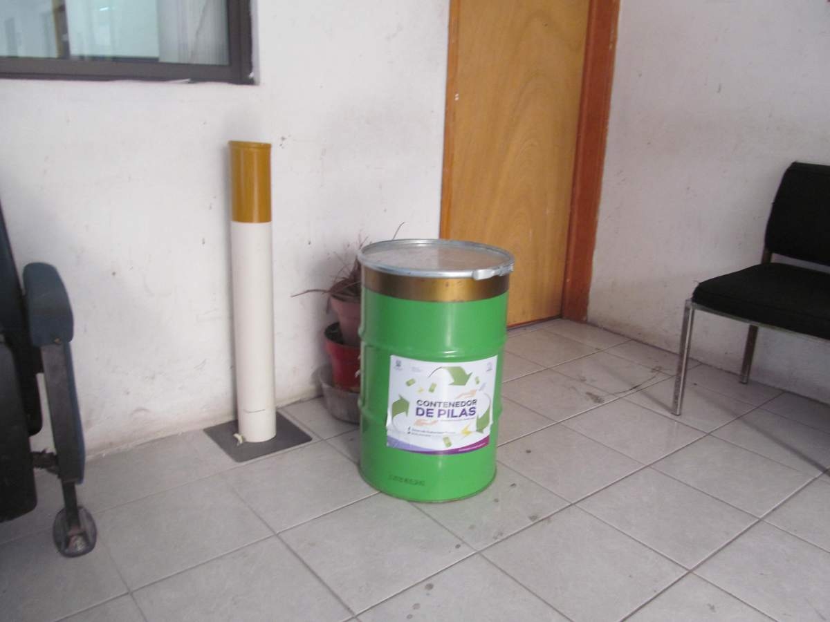 Llaman a depositar pilas y colillas de cigarro en contenedores