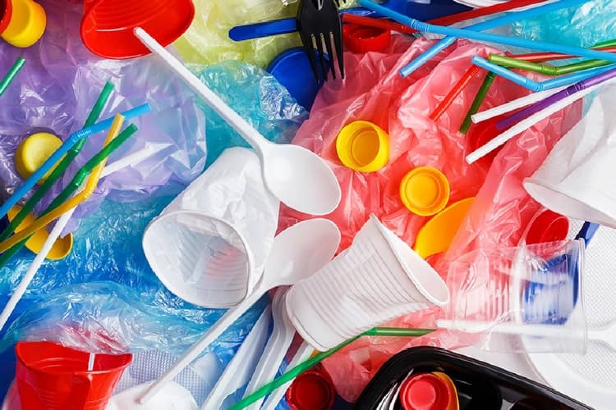 Senado da 4 años para eliminación de plásticos de un solo uso