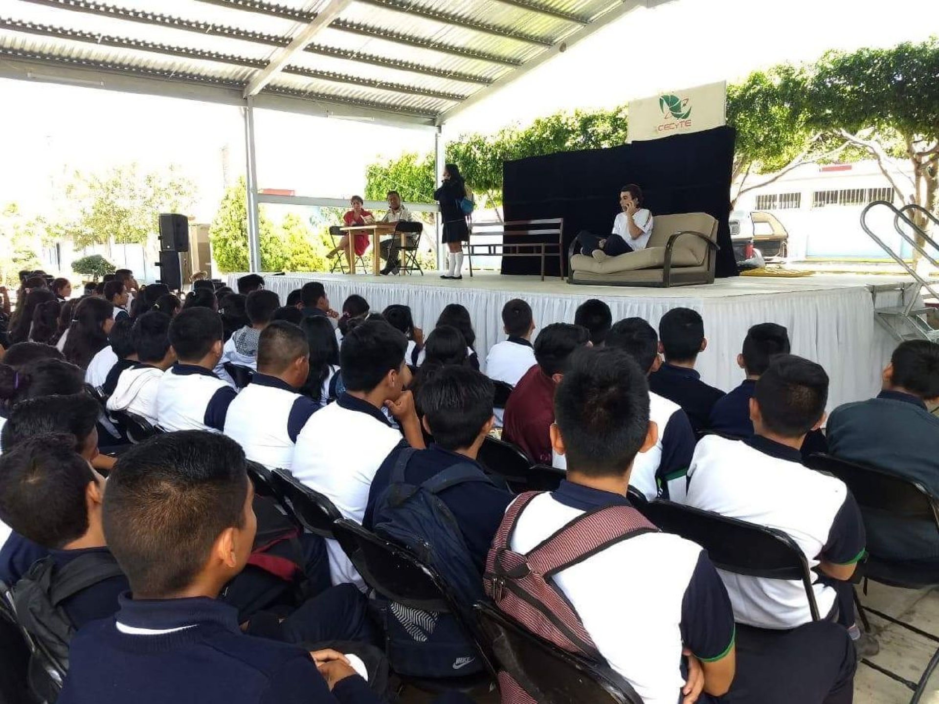Presentan obra de teatro sobre violencia en el CECyTE de Yecapixtla
