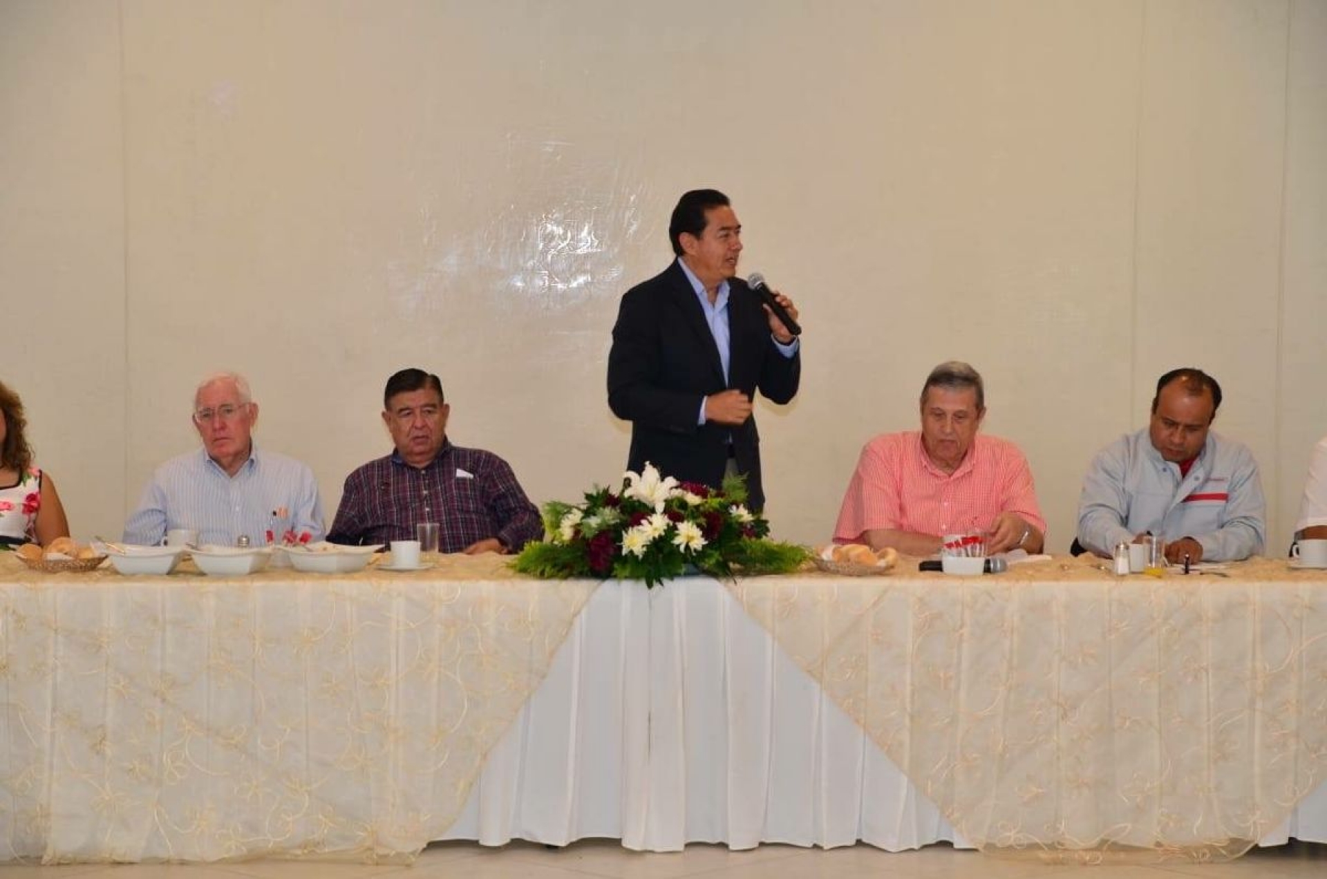 Sostiene Víctor Caballero encuentro con líderes de Procivac