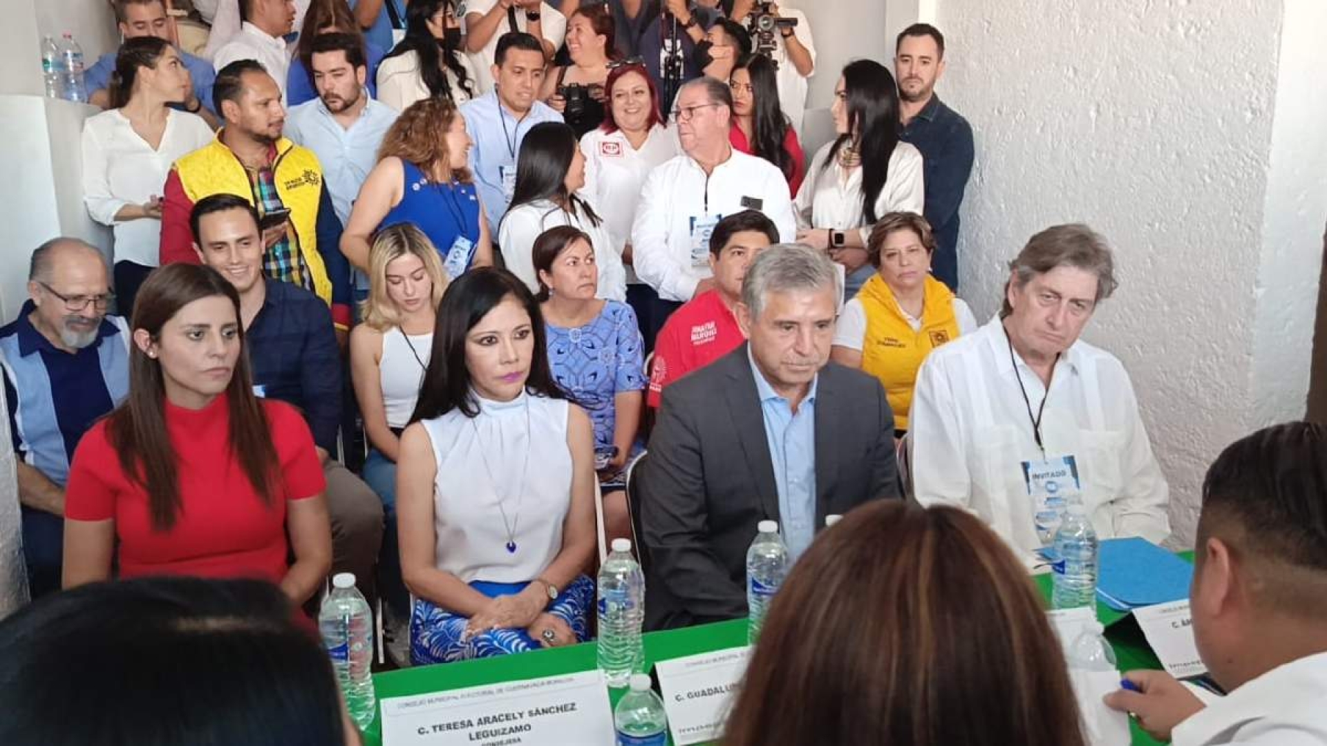 José Luis Urióstegui registra candidatura