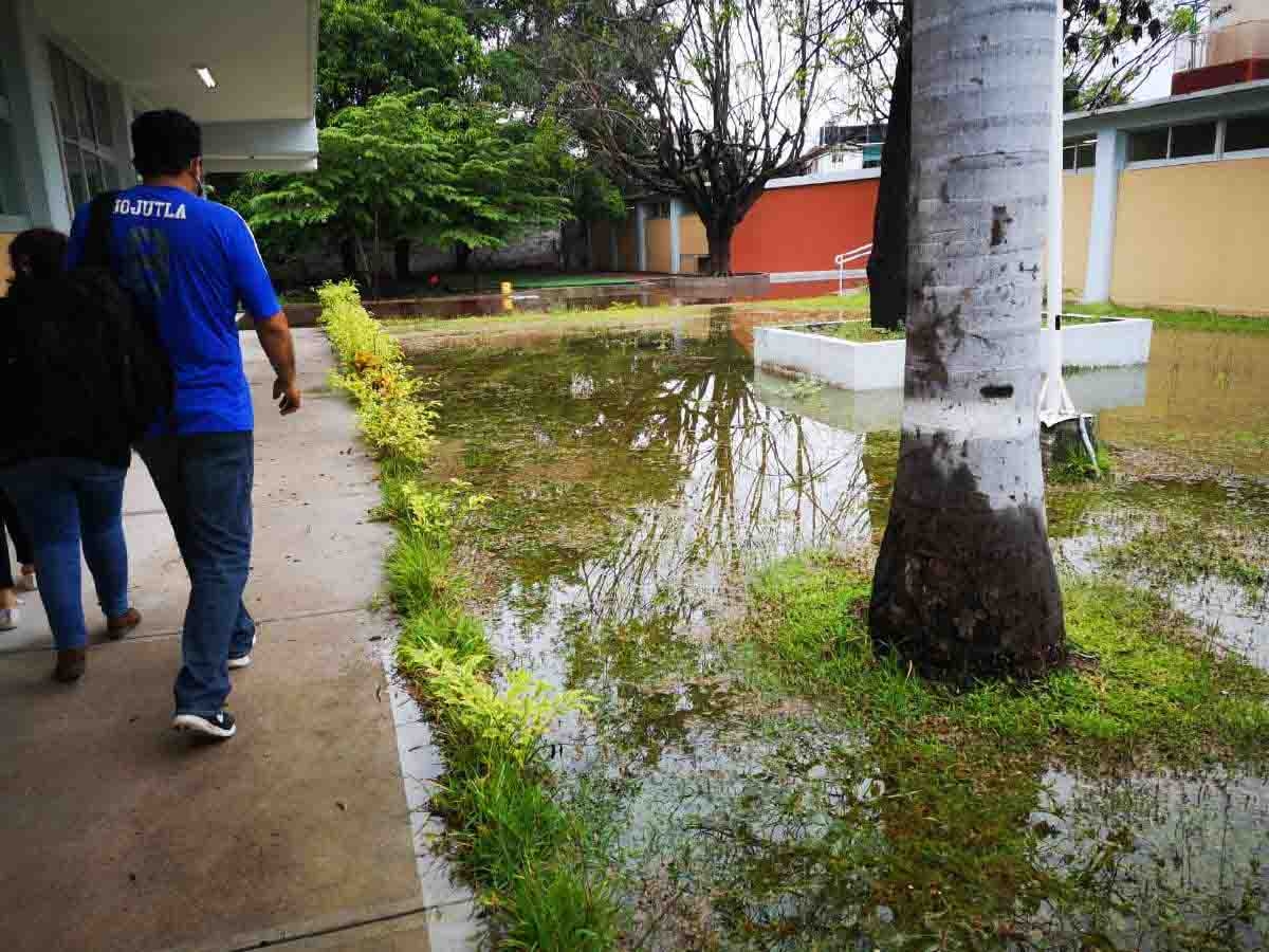 Por inundaciones, primaria de Jojutla suspende actividades