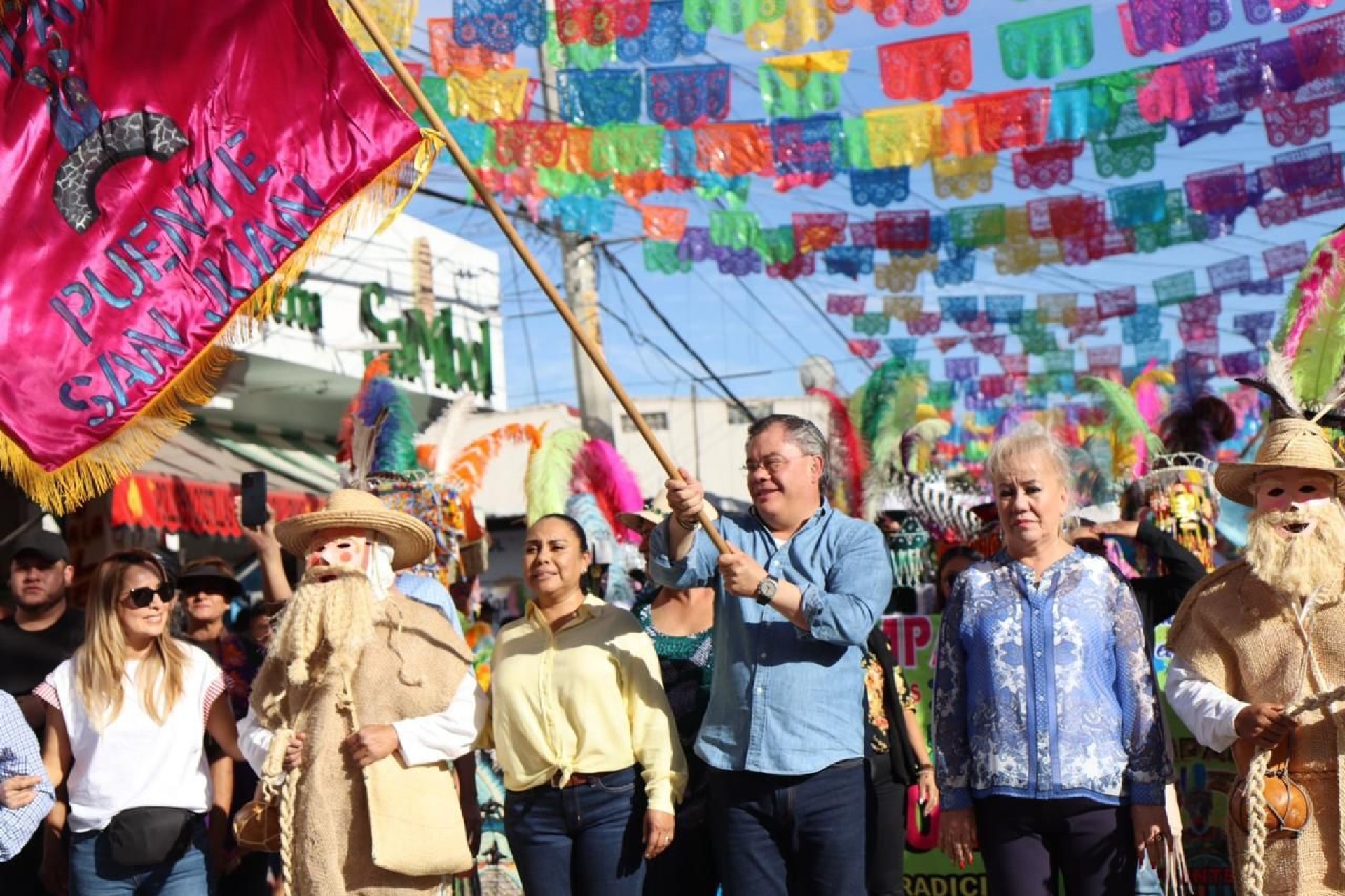 Alcalde Rafael Reyes encabeza tradicional encuentro de comparsas del 'Carnaval de Jiutepec 2024'